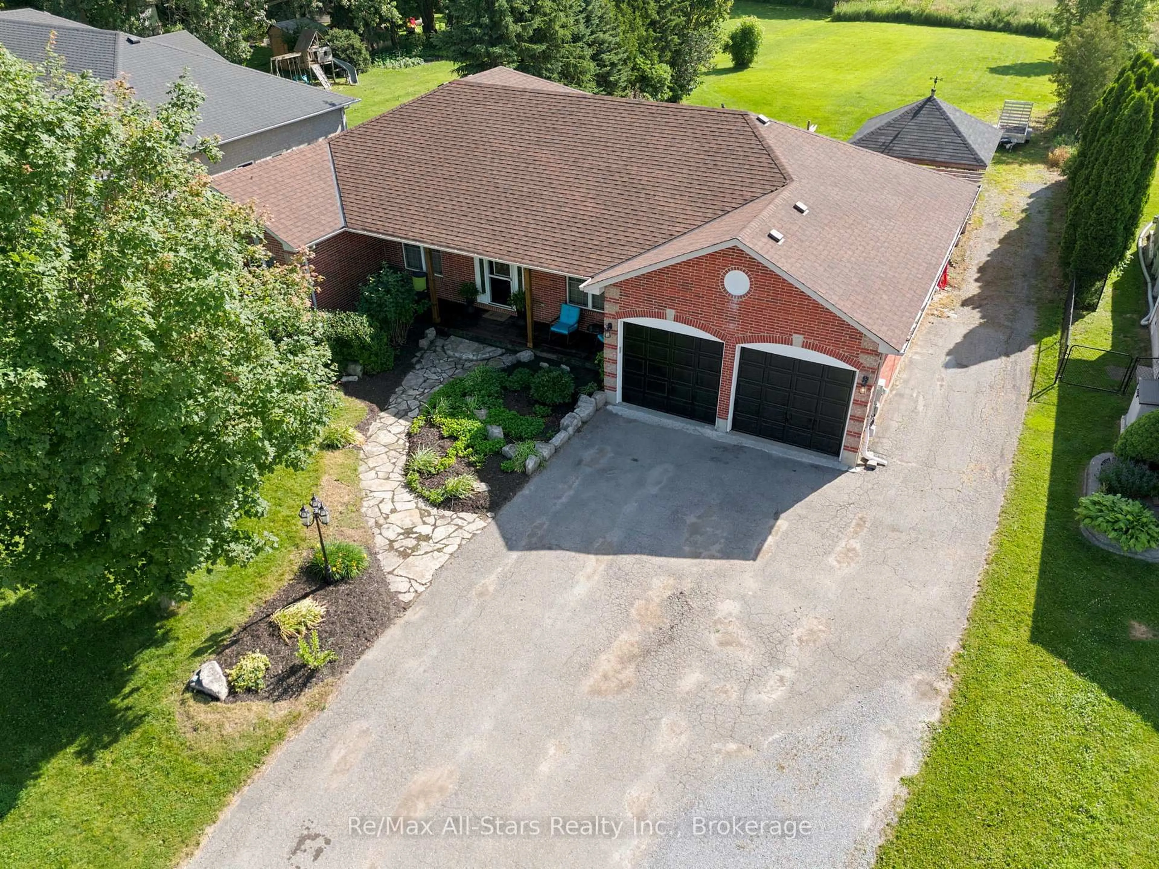 A pic from outside/outdoor area/front of a property/back of a property/a pic from drone, water/lake/river/ocean view for 13579 Old Simcoe Rd, Scugog Ontario L9L 1B3