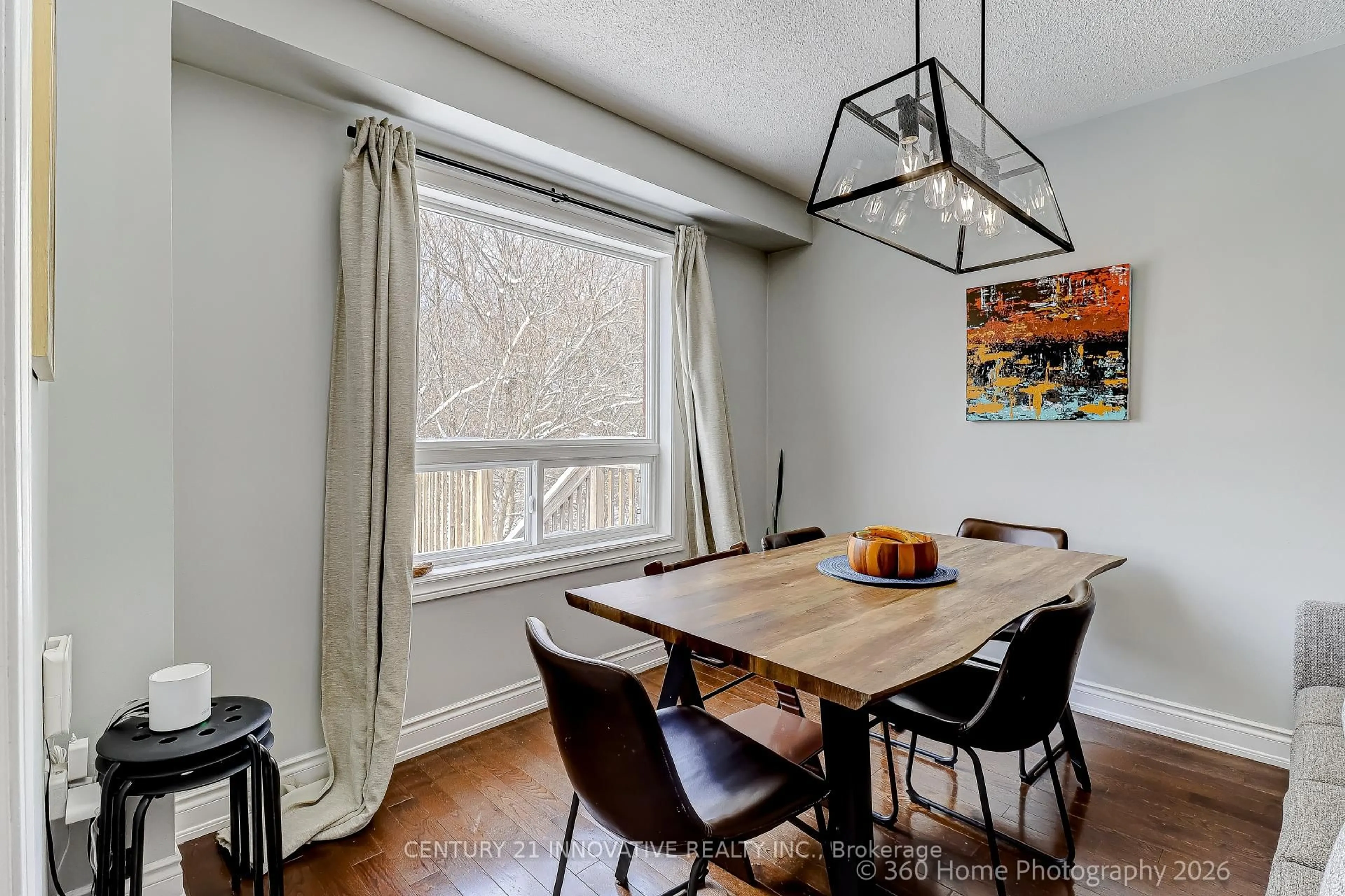 Dining room, wood/laminate floor for 1896 Woodgate Crt, Oshawa Ontario L1G 7Z2
