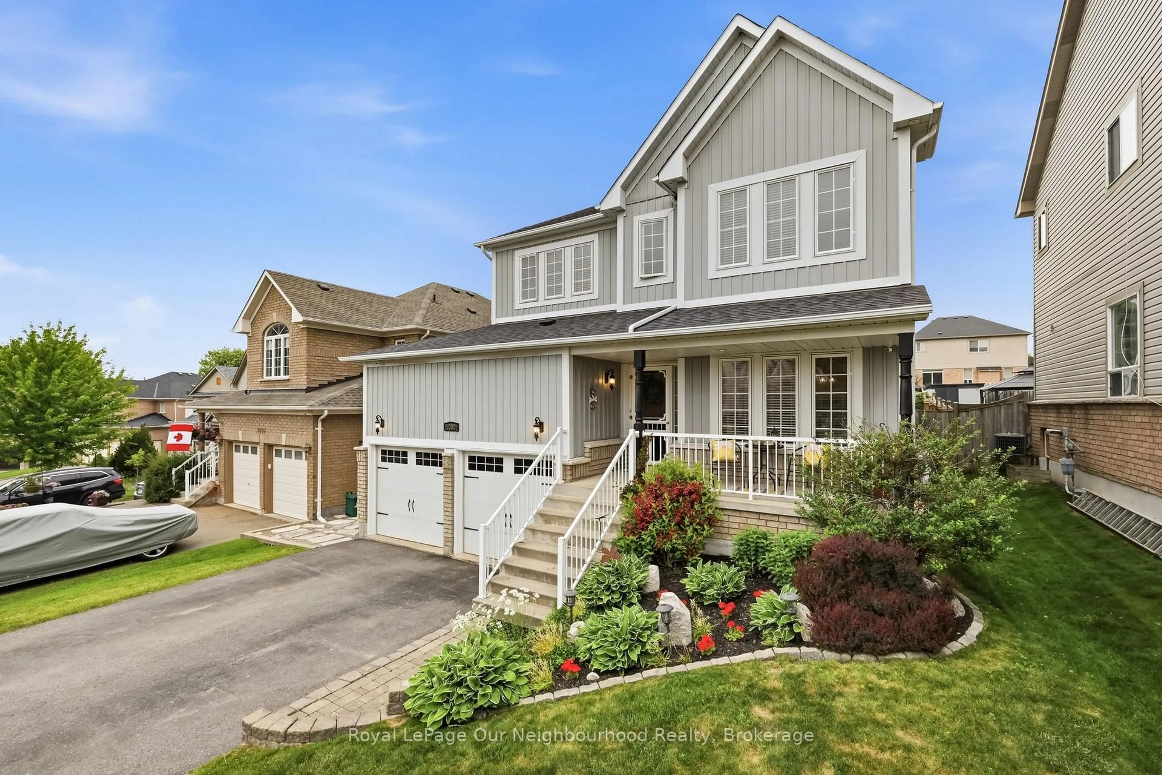 Home with vinyl exterior material, street for 1090 Keswick Crt, Oshawa Ontario L1K 2V2