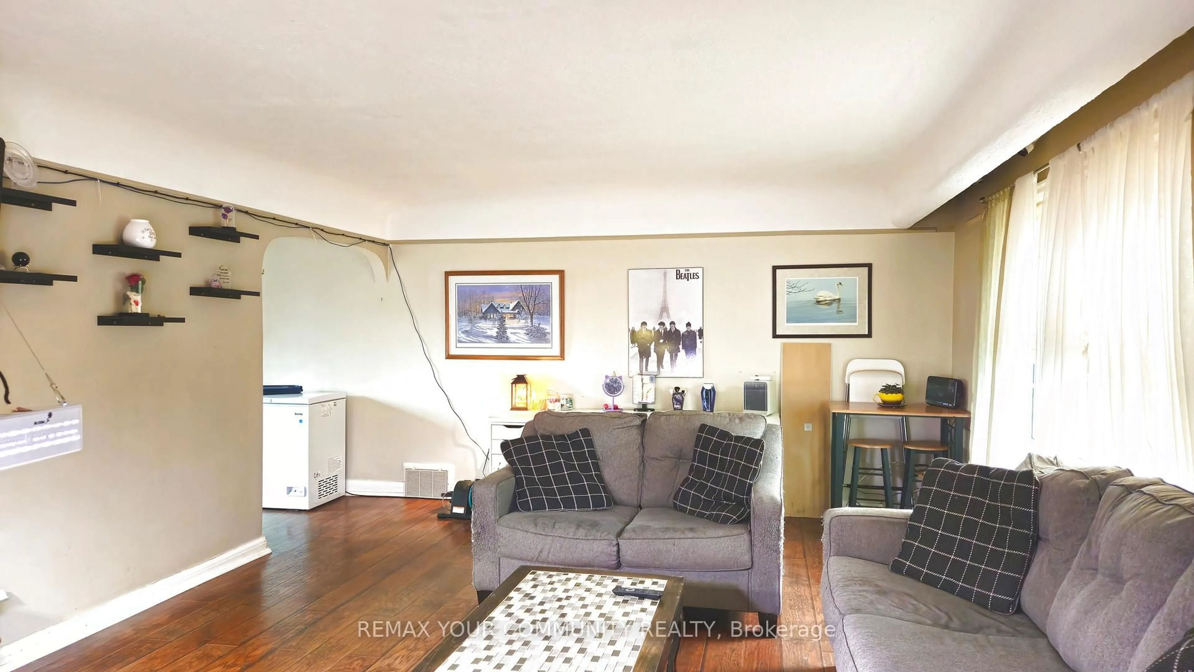 Living room with furniture, unknown for 520 Cormwell Ave Ave, Oshawa Ontario L1J 4V4