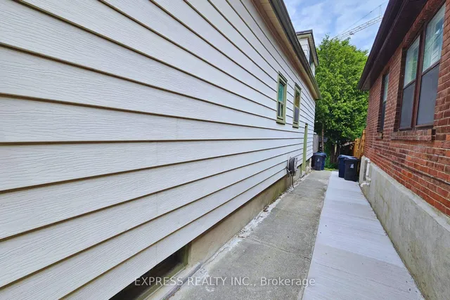 9 Bryant Ave, Toronto 4
