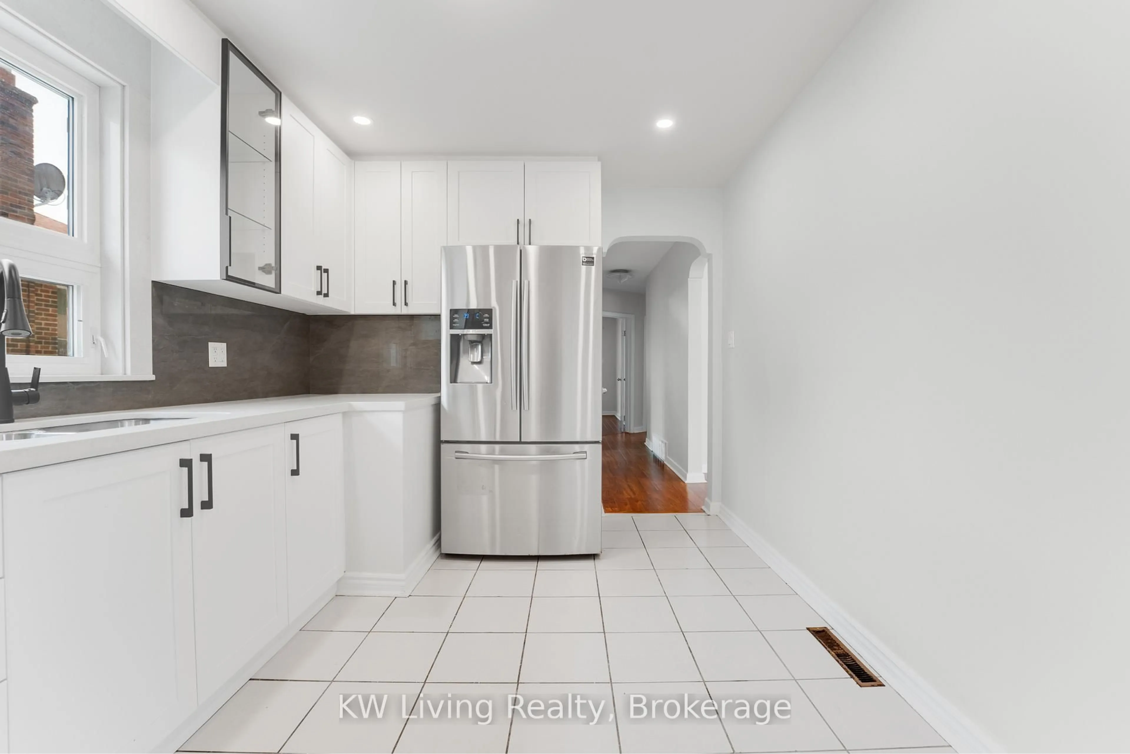 Standard kitchen, ceramic/tile floor for 26 Garthwood Dr, Toronto Ontario M1K 2J7