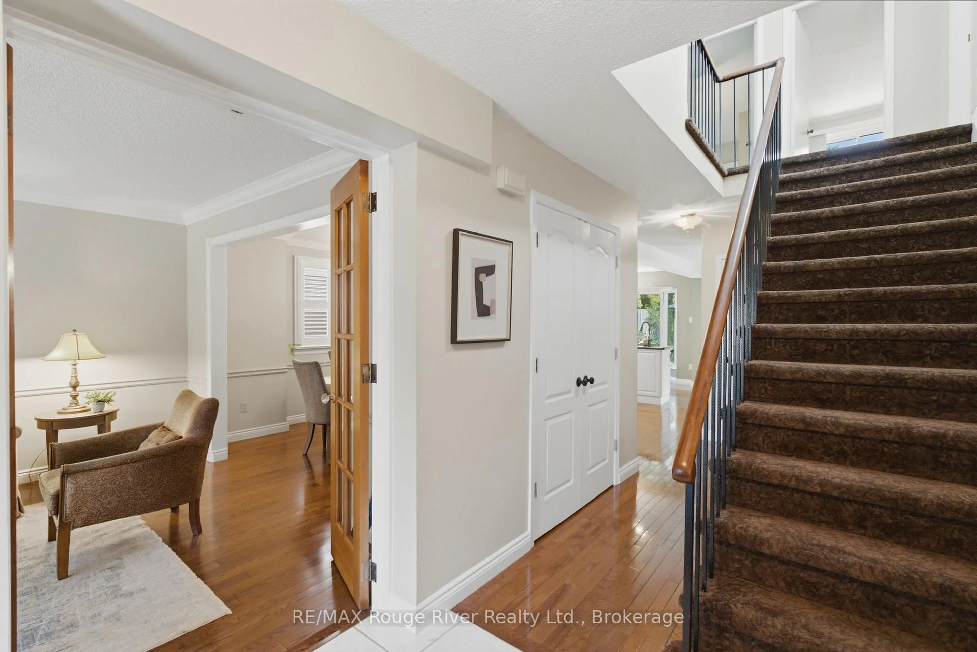 Indoor entryway for 115 Pine Hills Rd, Whitby Ontario L1N 6N9