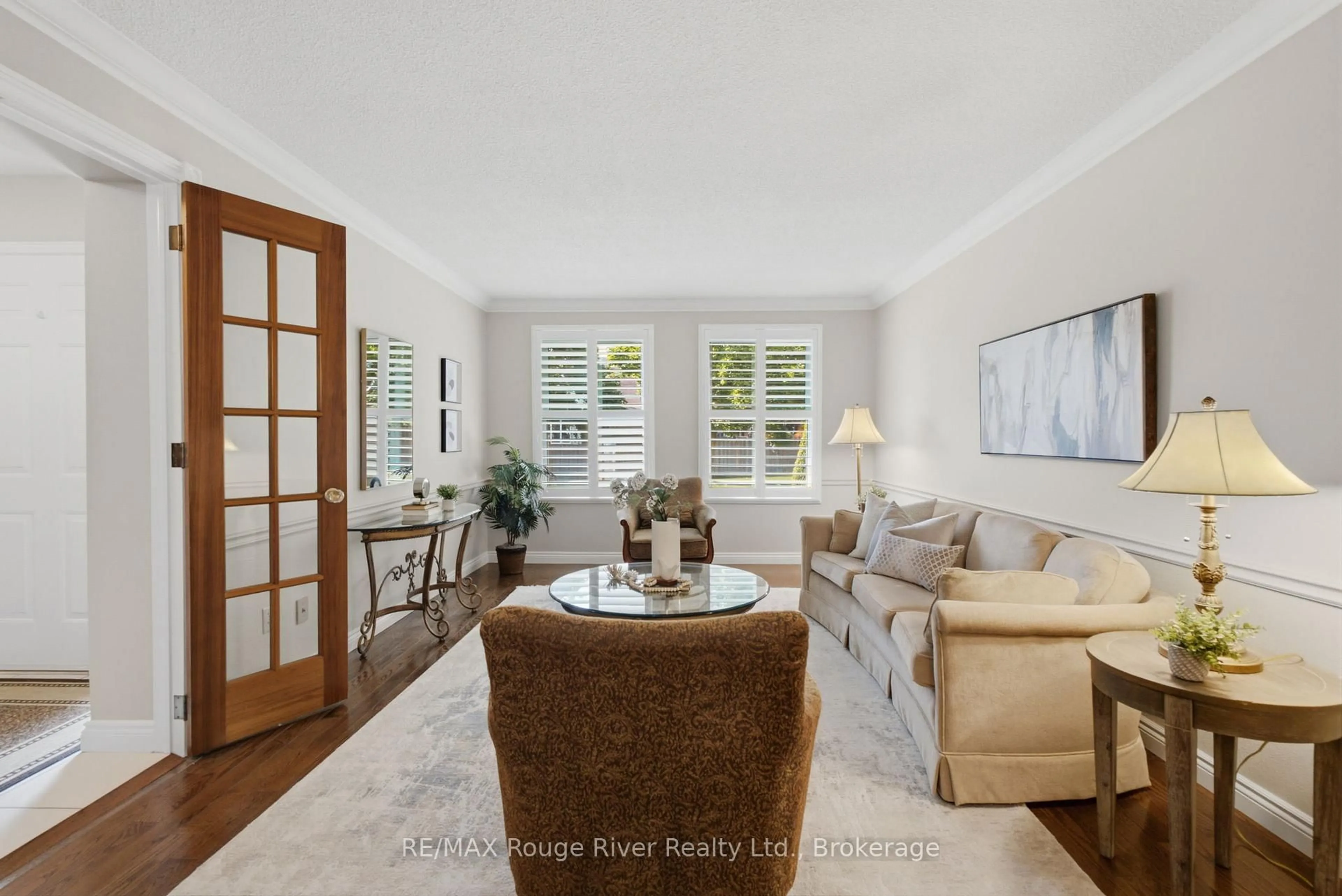 Living room with furniture, unknown for 115 Pine Hills Rd, Whitby Ontario L1N 6N9