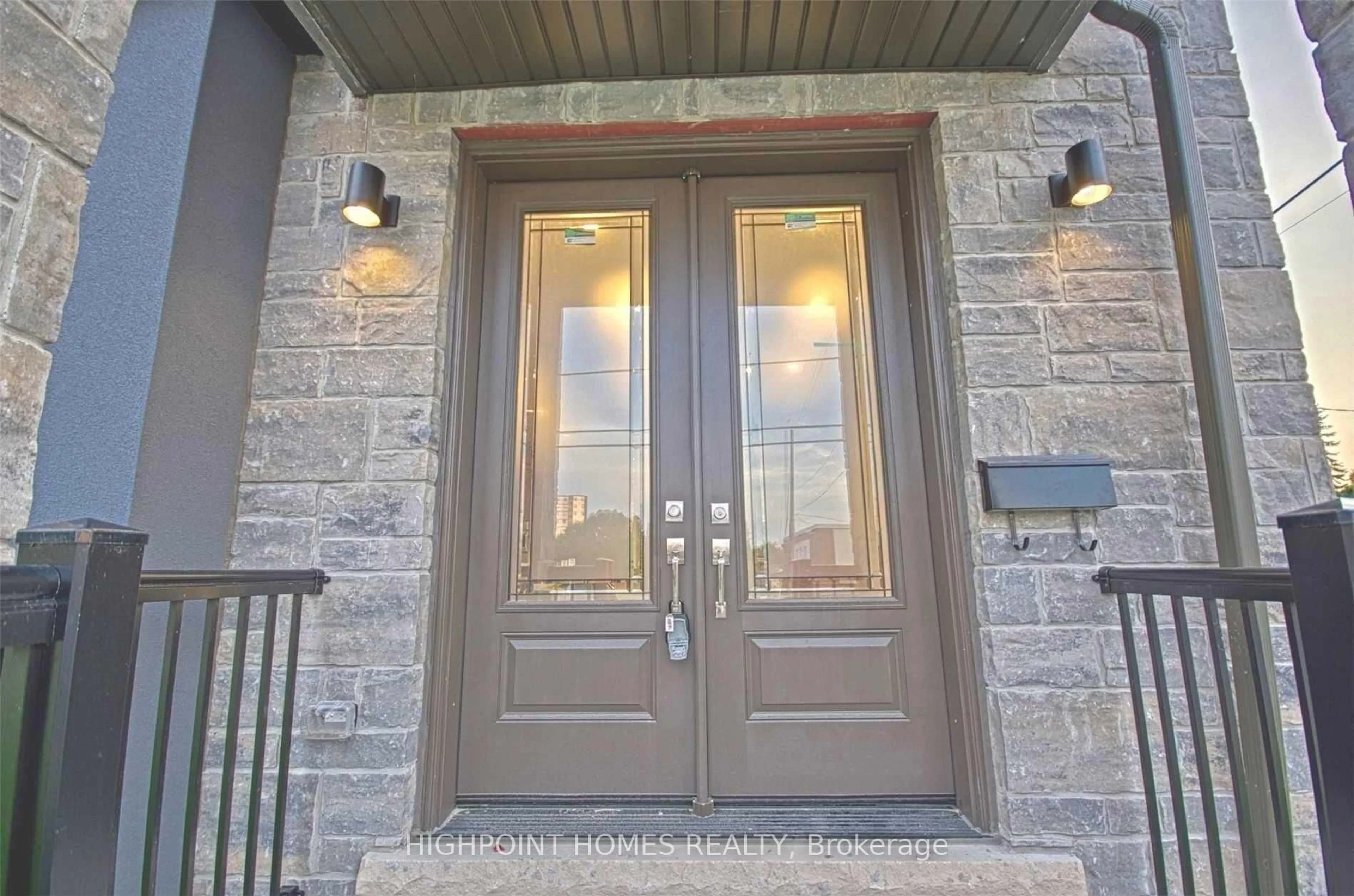 Indoor entryway for 452 Midland Ave, Toronto Ontario M1N 4A5