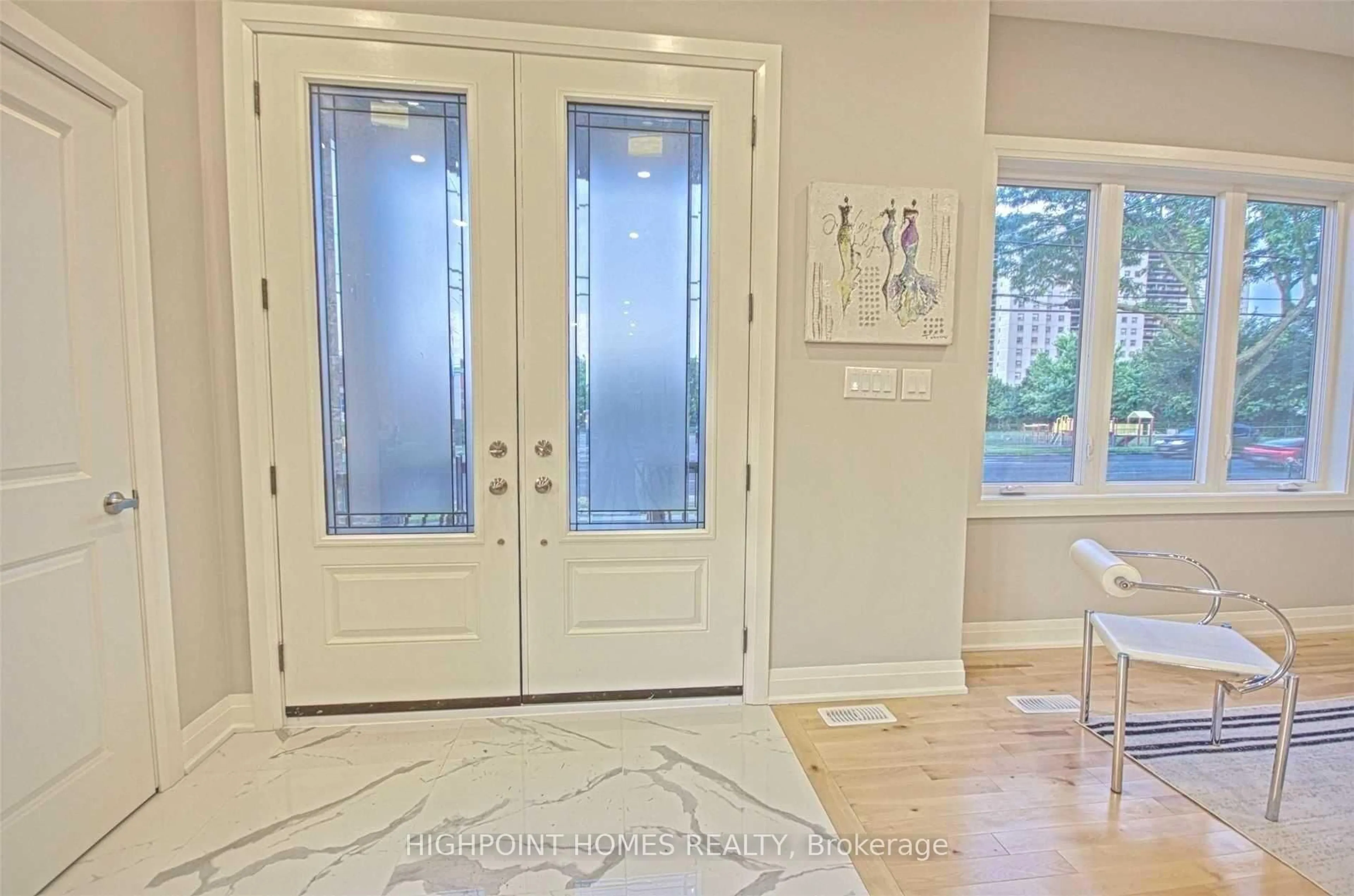Indoor entryway for 452 Midland Ave, Toronto Ontario M1N 4A5