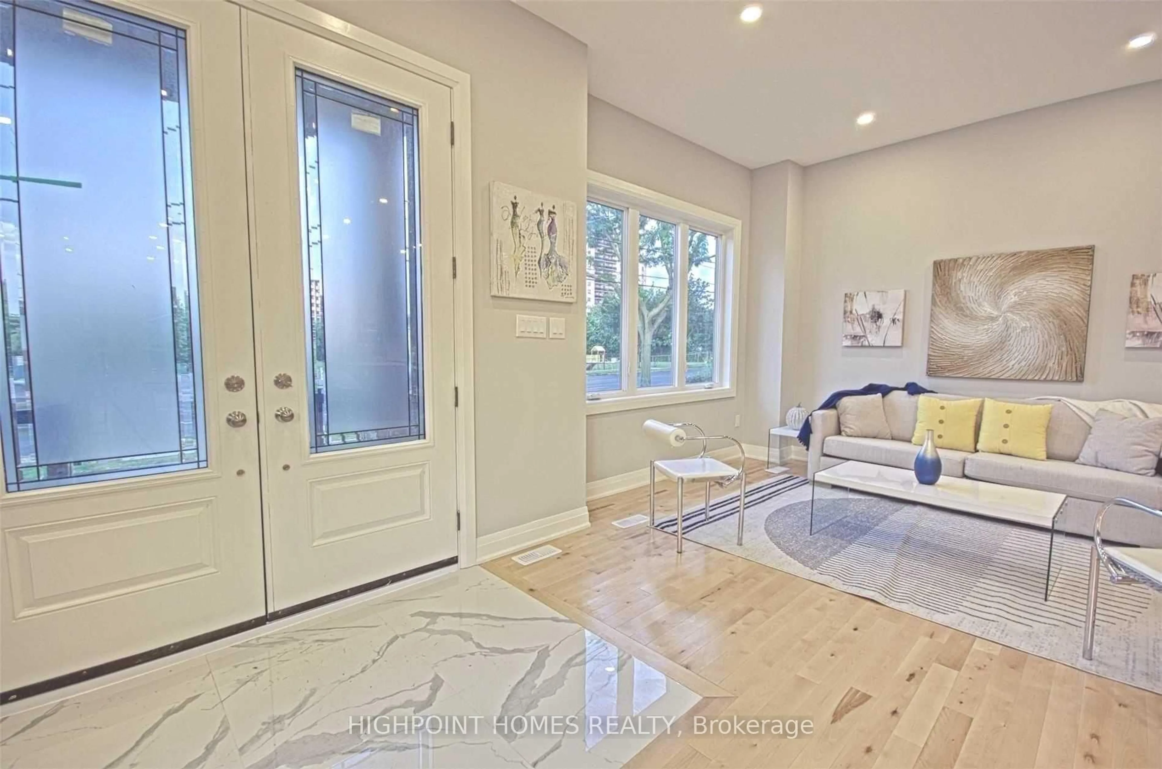 Indoor entryway for 452 Midland Ave, Toronto Ontario M1N 4A5