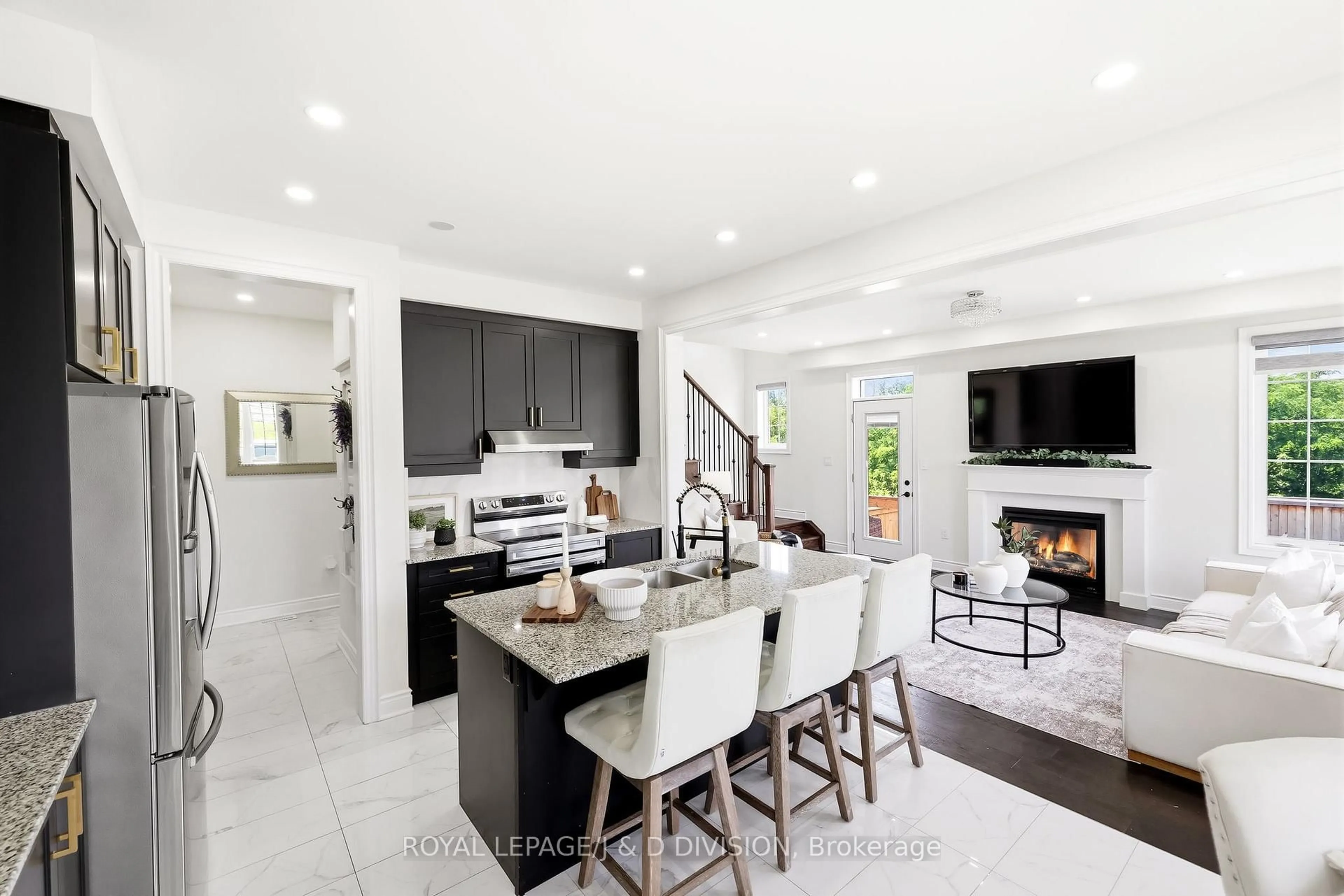Open concept kitchen, ceramic/tile floor for 3000 Hollyberry Tr, Pickering Ontario L1X 0N5