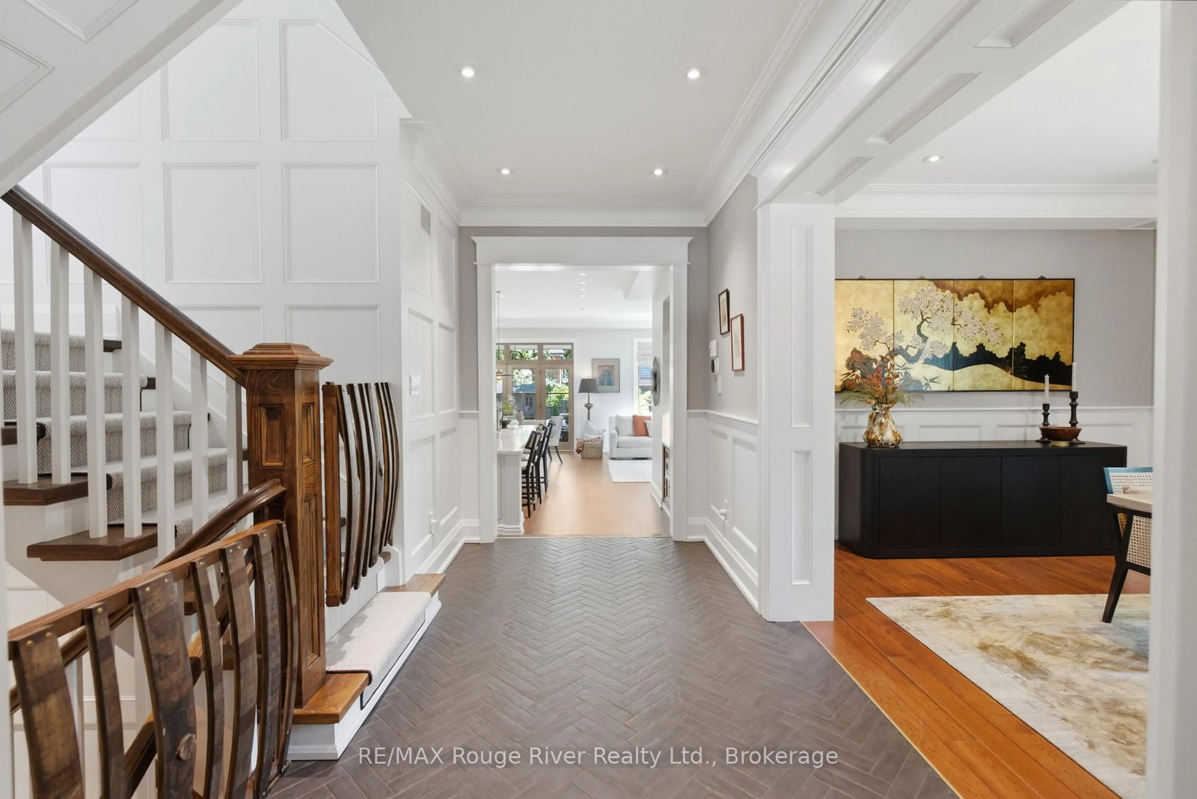 Indoor entryway for 505 King St, Whitby Ontario L1N 4Z7