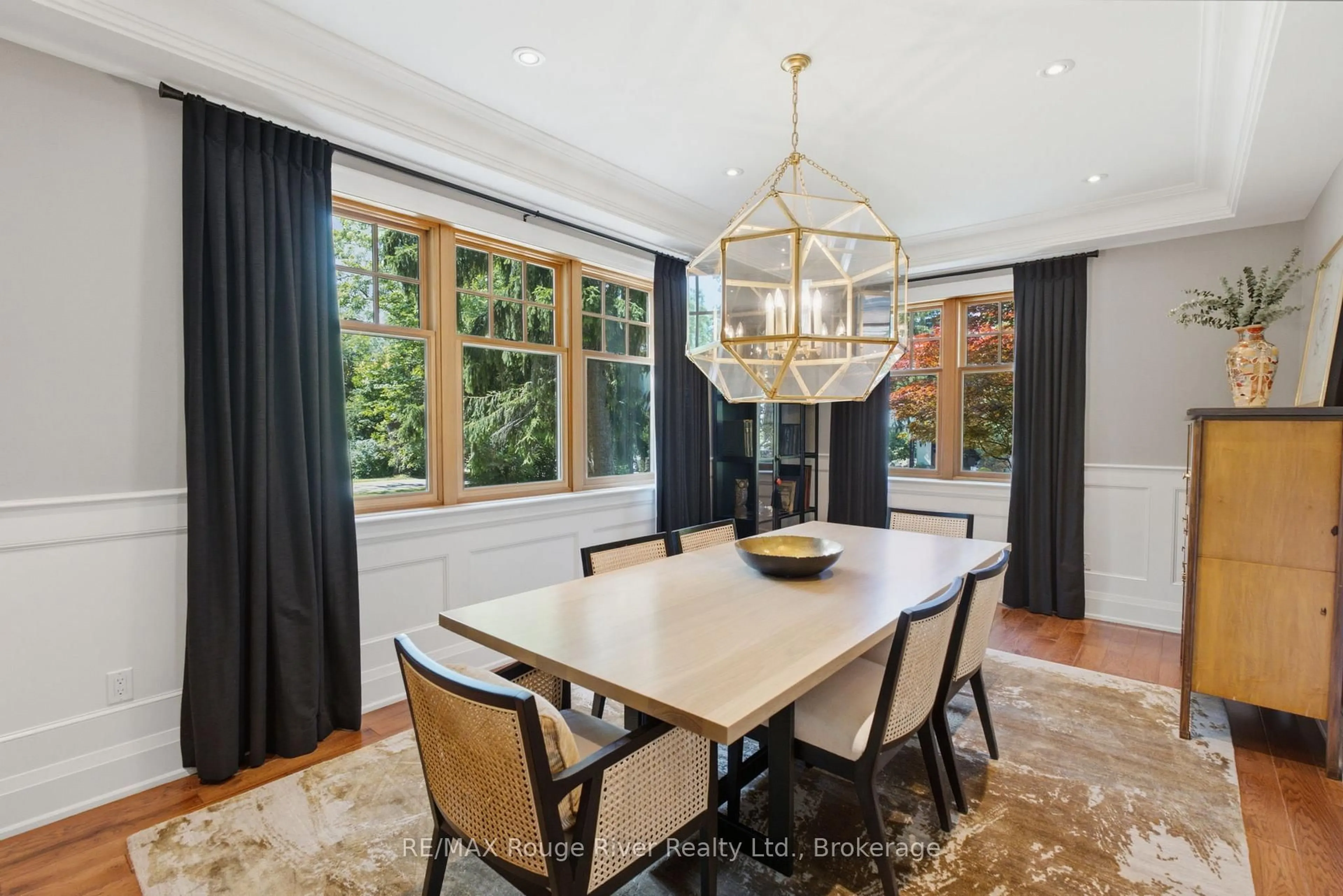 Dining room, unknown for 505 King St, Whitby Ontario L1N 4Z7