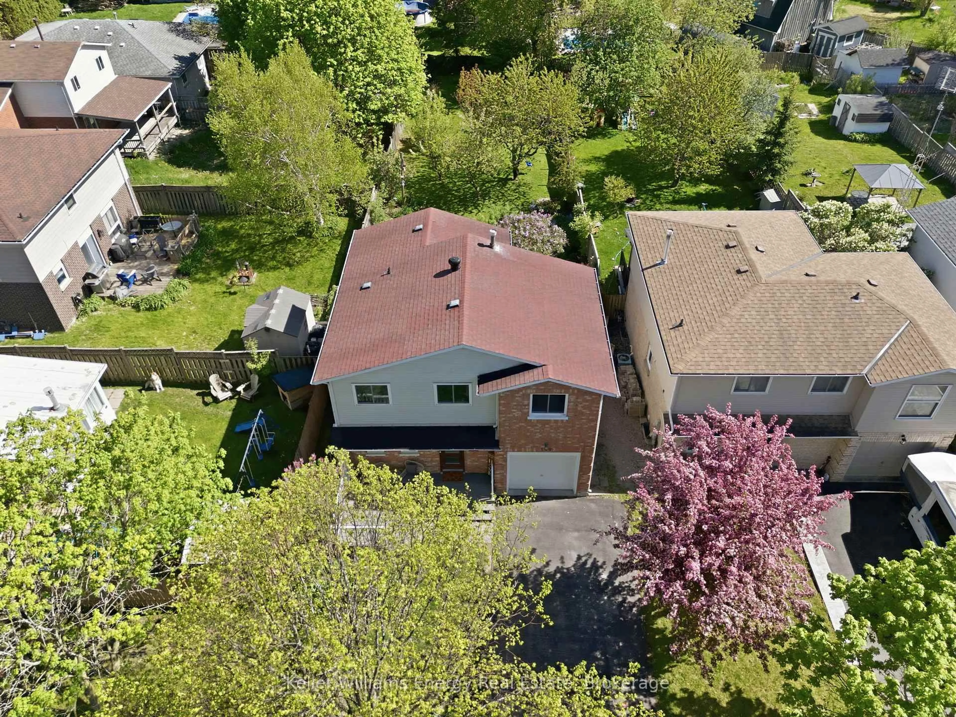 A pic from outside/outdoor area/front of a property/back of a property/a pic from drone, street for 149 Andrew St, Clarington Ontario L1B 1J6