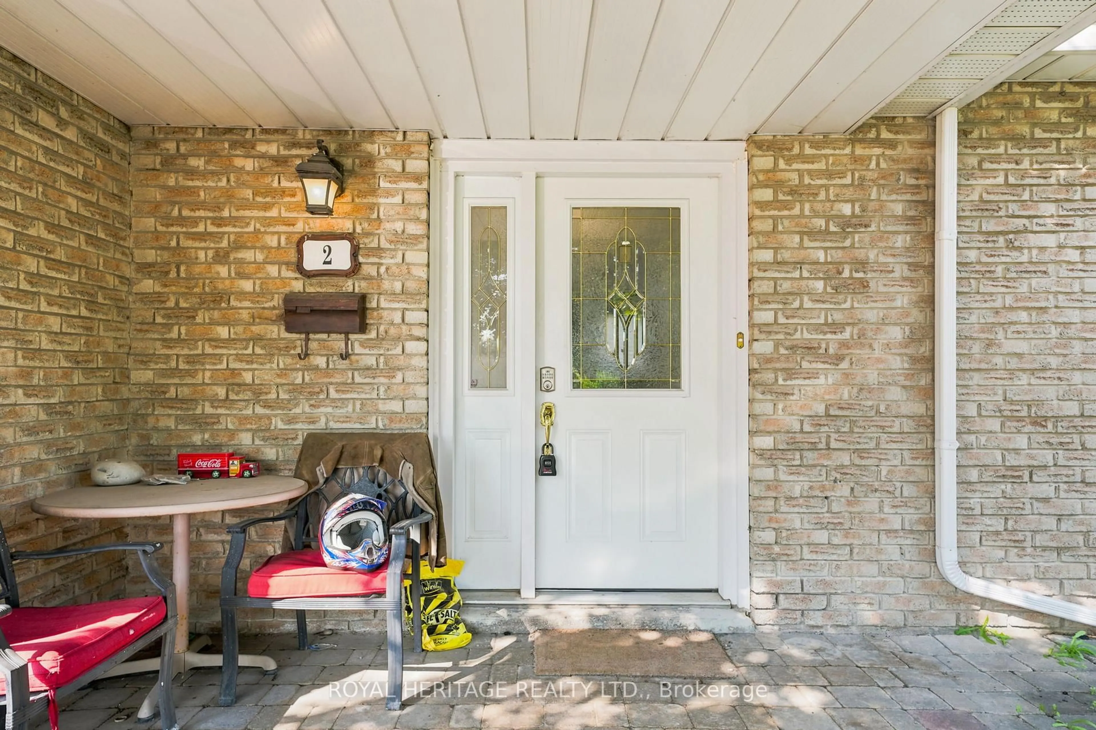 Indoor entryway for 2 Belton Crt, Whitby Ontario L1N 5P1