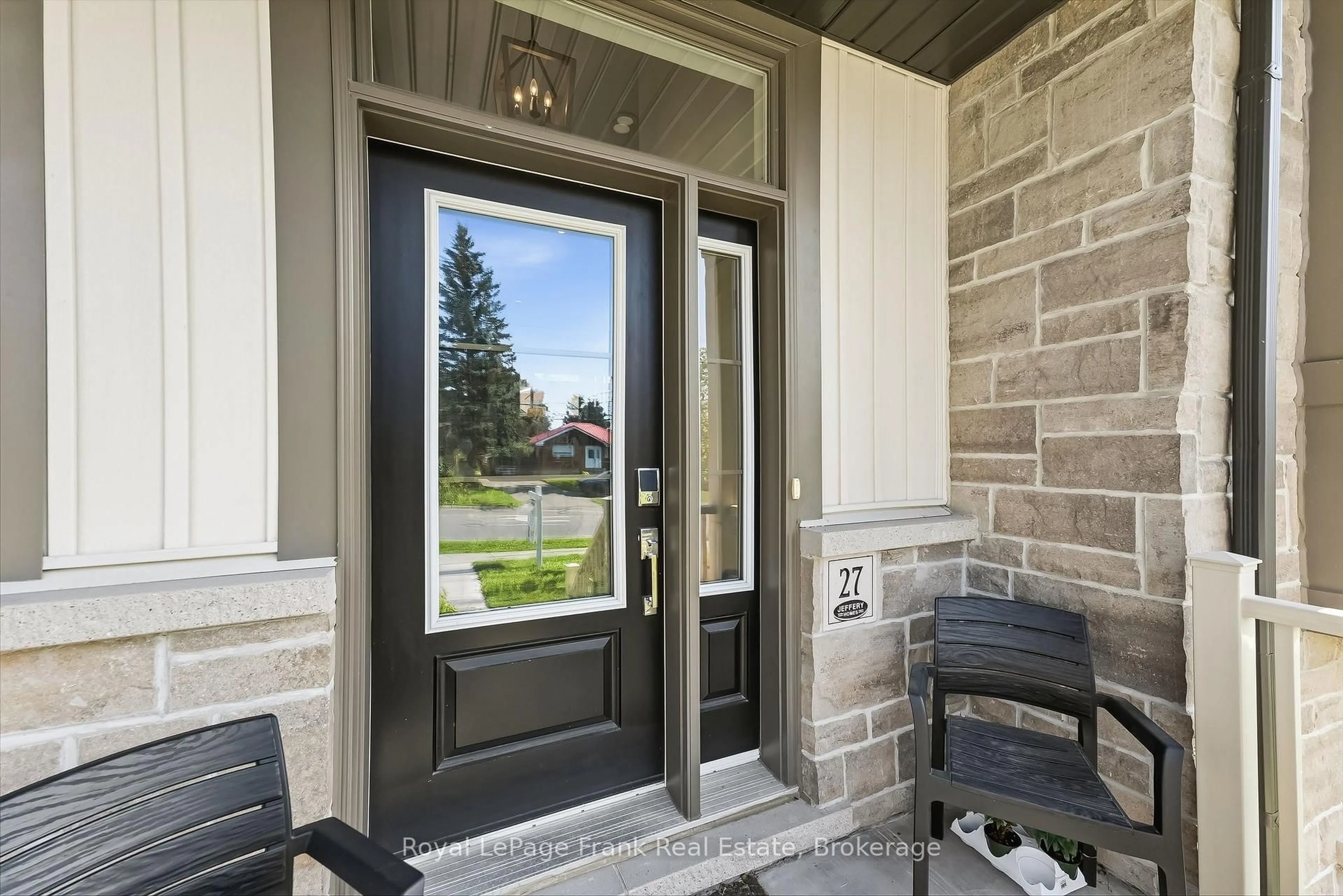 Indoor entryway for 27 Shand Lane, Scugog Ontario L9L 0C7