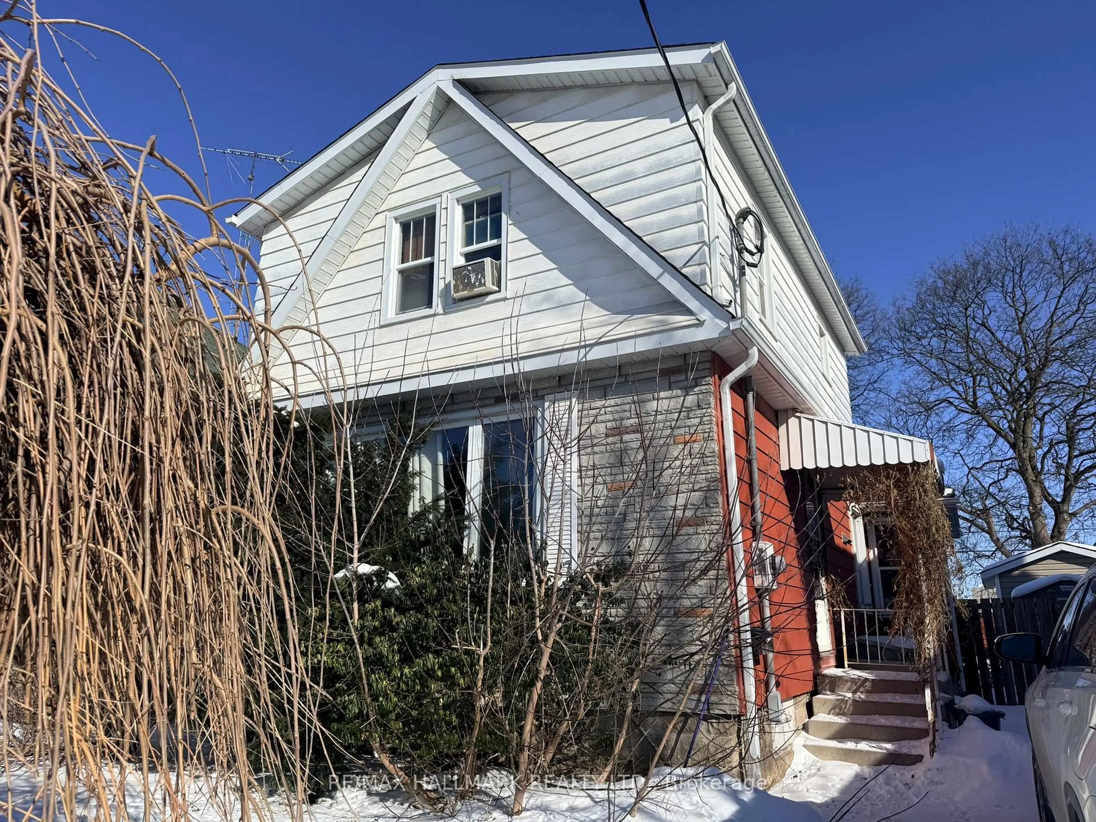 Home with brick exterior material, street for 87 Gladstone Ave, Oshawa Ontario L1J 4E4