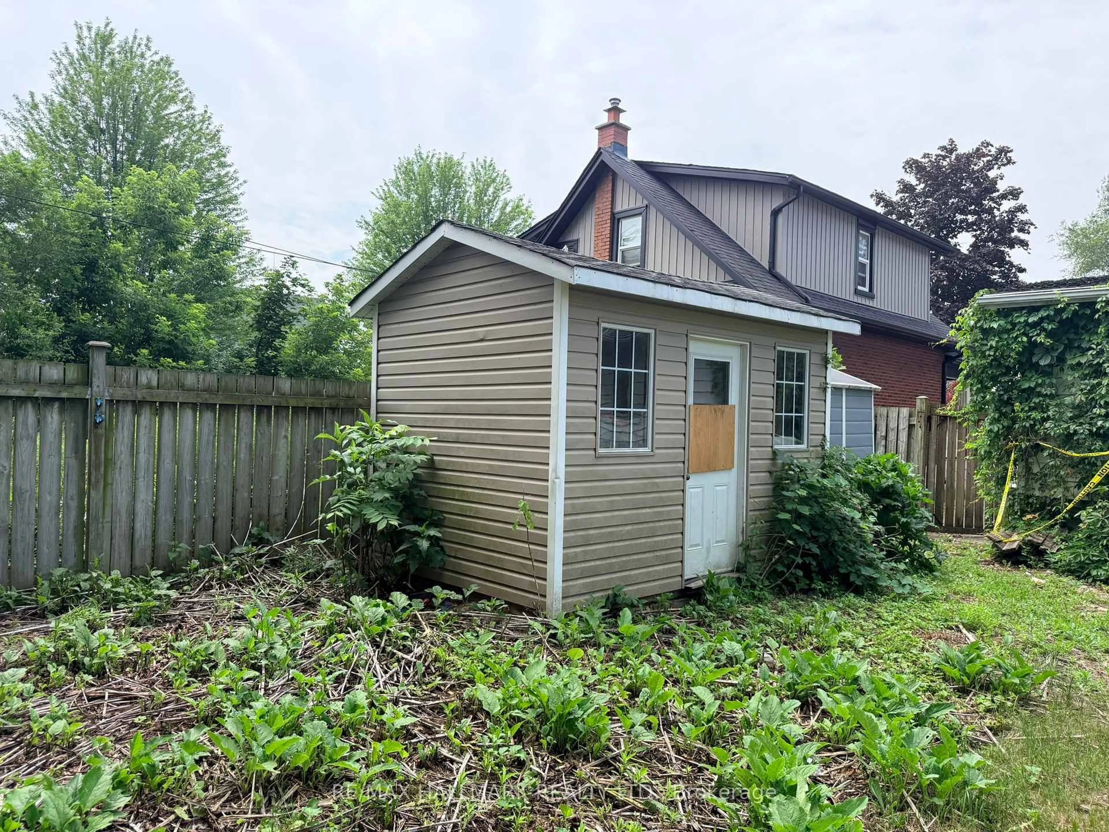Shed for 87 Gladstone Ave, Oshawa Ontario L1J 4E4