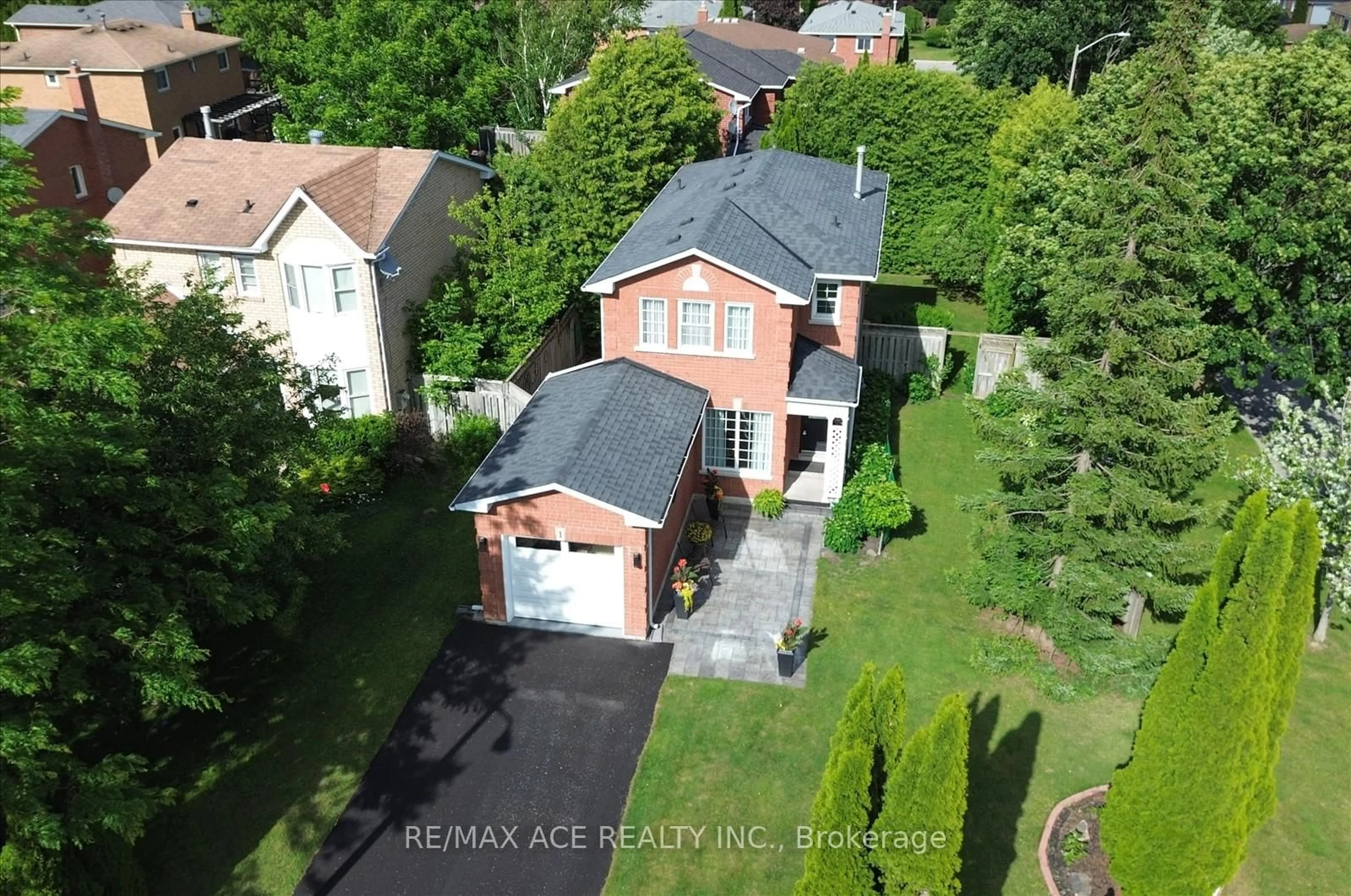 A pic from outside/outdoor area/front of a property/back of a property/a pic from drone, street for 1 Aldcroft Cres, Clarington Ontario L1C 4P2