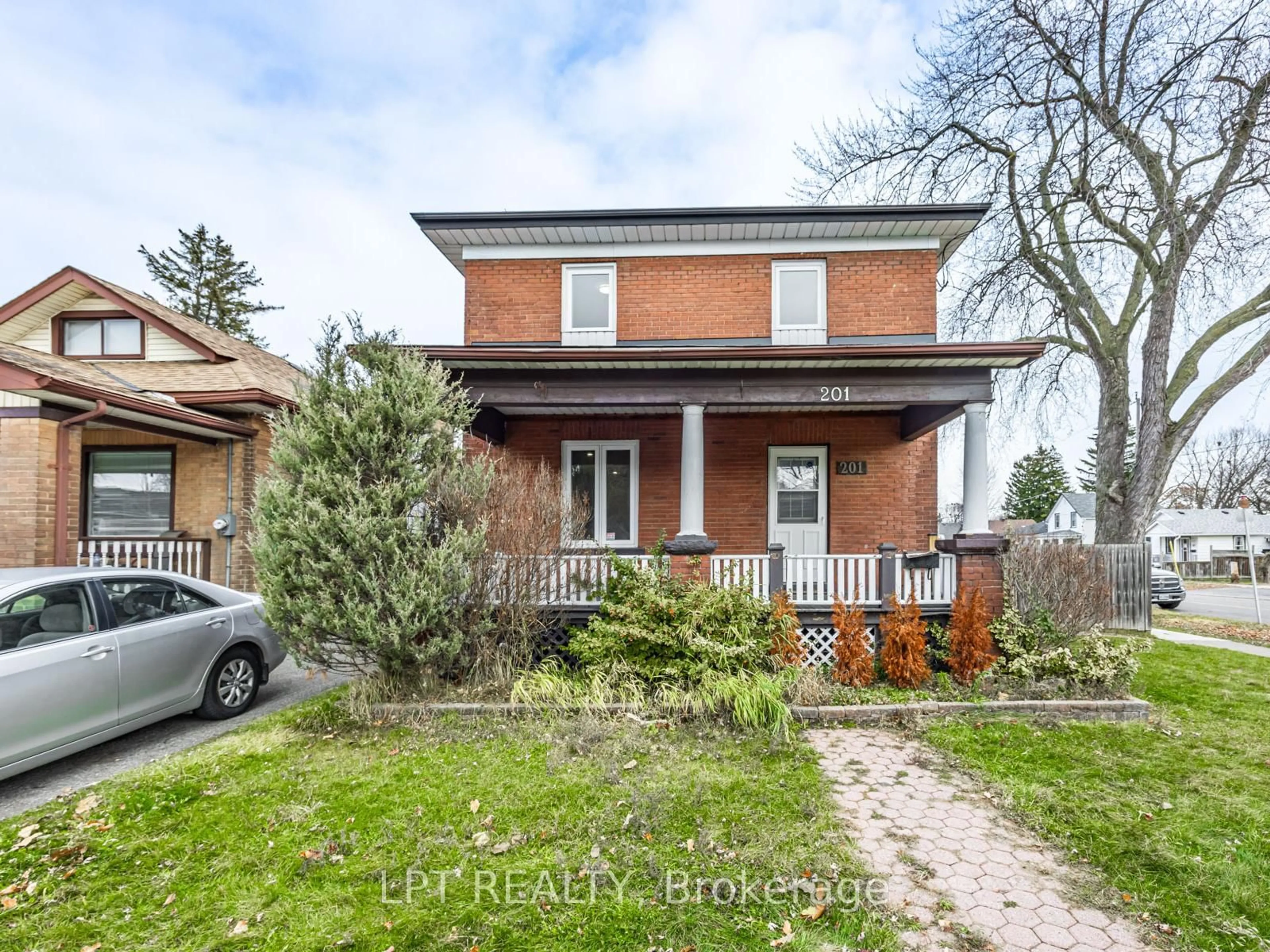 Home with brick exterior material, street for 201 Ritson Rd, Oshawa Ontario L1H 5H6