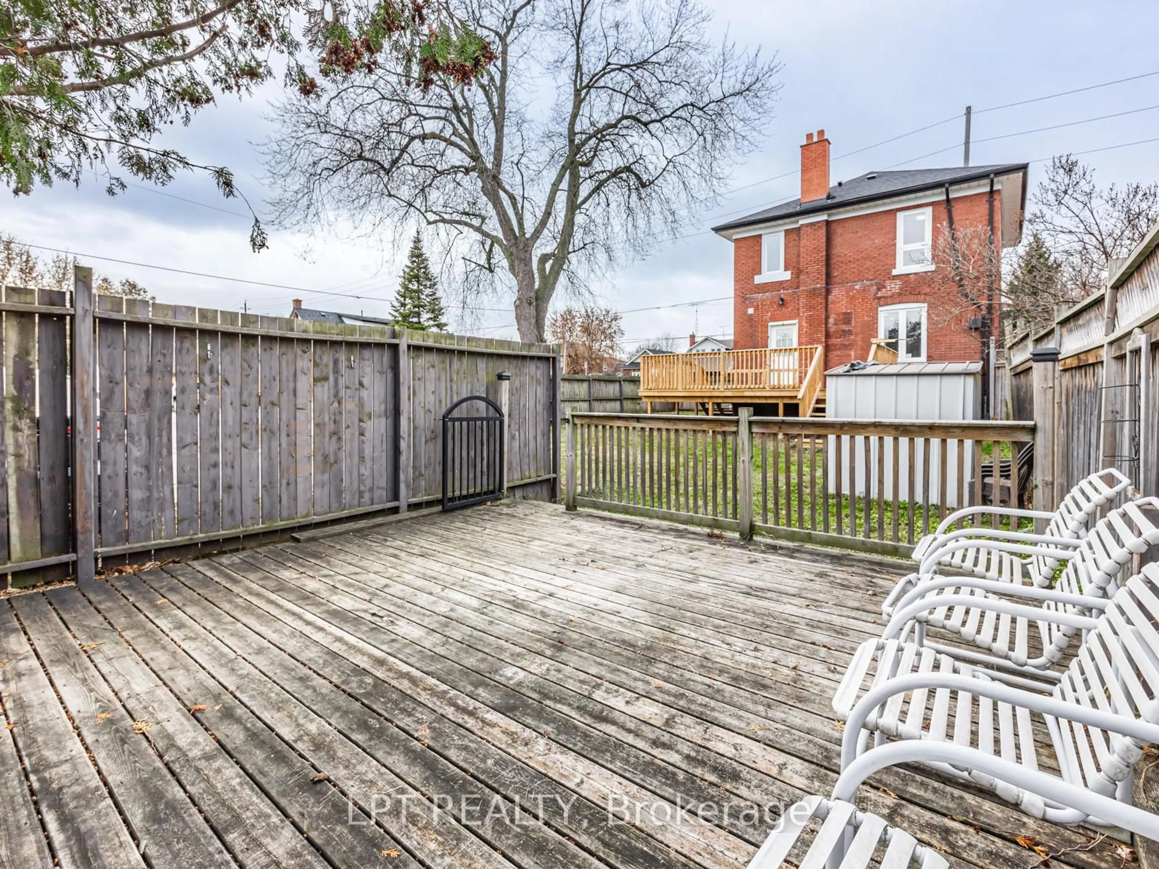Patio, street for 201 Ritson Rd, Oshawa Ontario L1H 5H6
