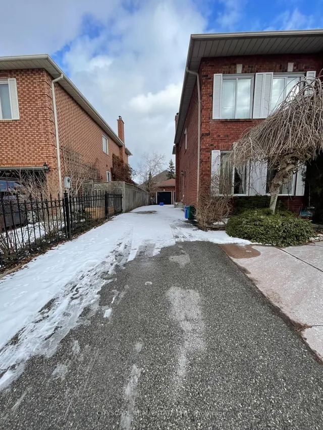 3 Leah Cres, Ajax 2