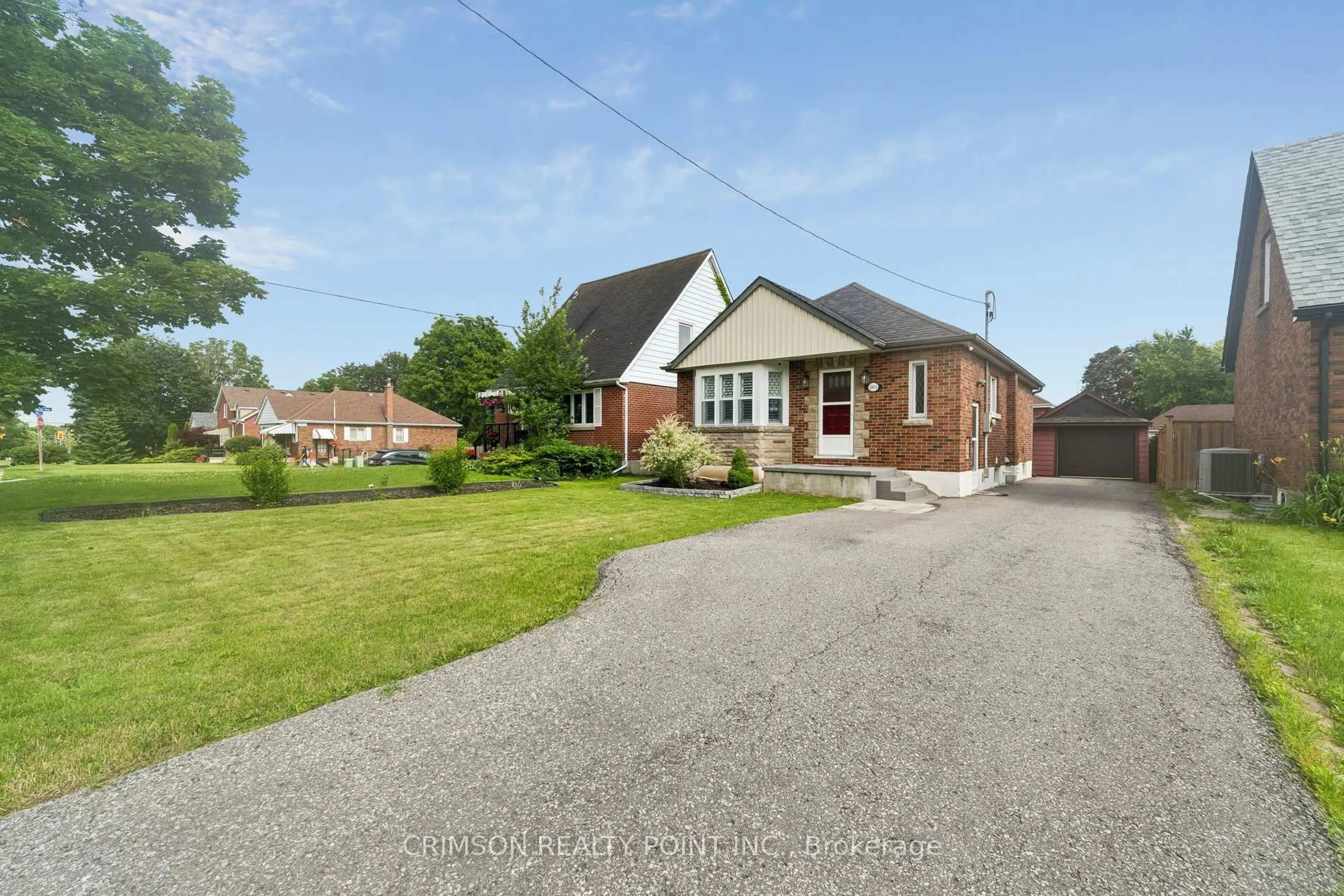 A pic from outside/outdoor area/front of a property/back of a property/a pic from drone, street for 503 Athol St, Oshawa Ontario L1H 1L7
