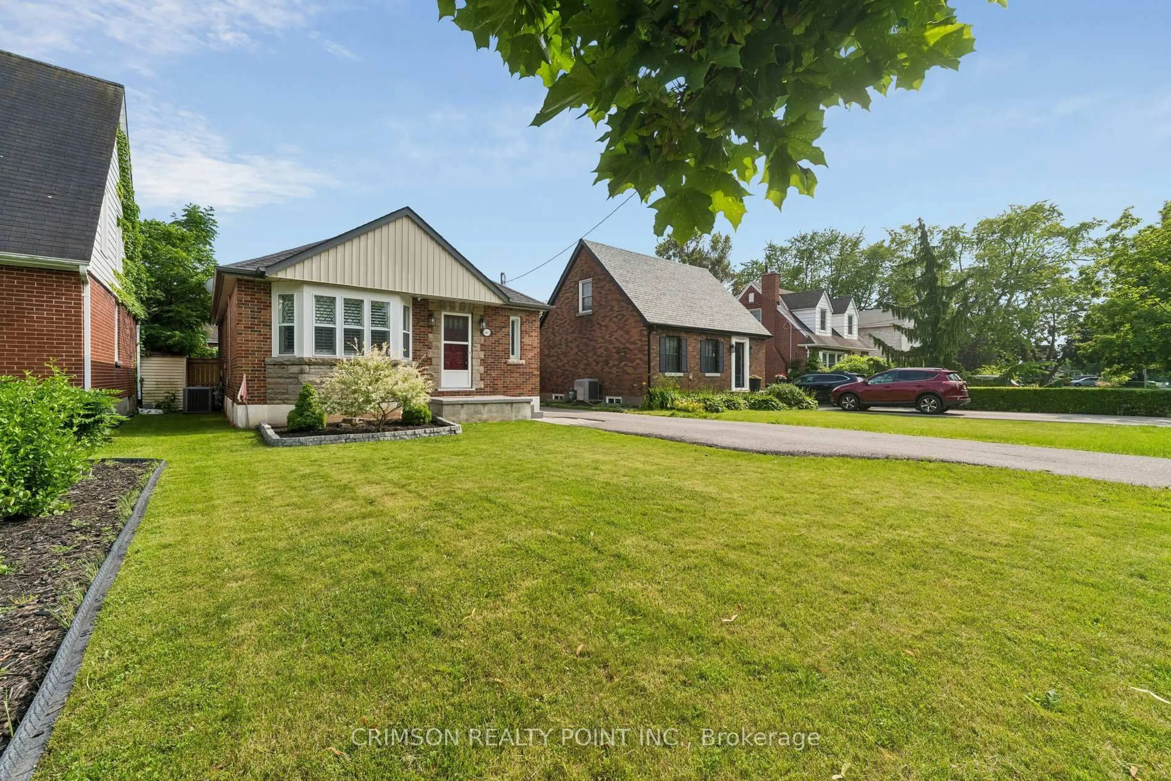 A pic from outside/outdoor area/front of a property/back of a property/a pic from drone, street for 503 Athol St, Oshawa Ontario L1H 1L7