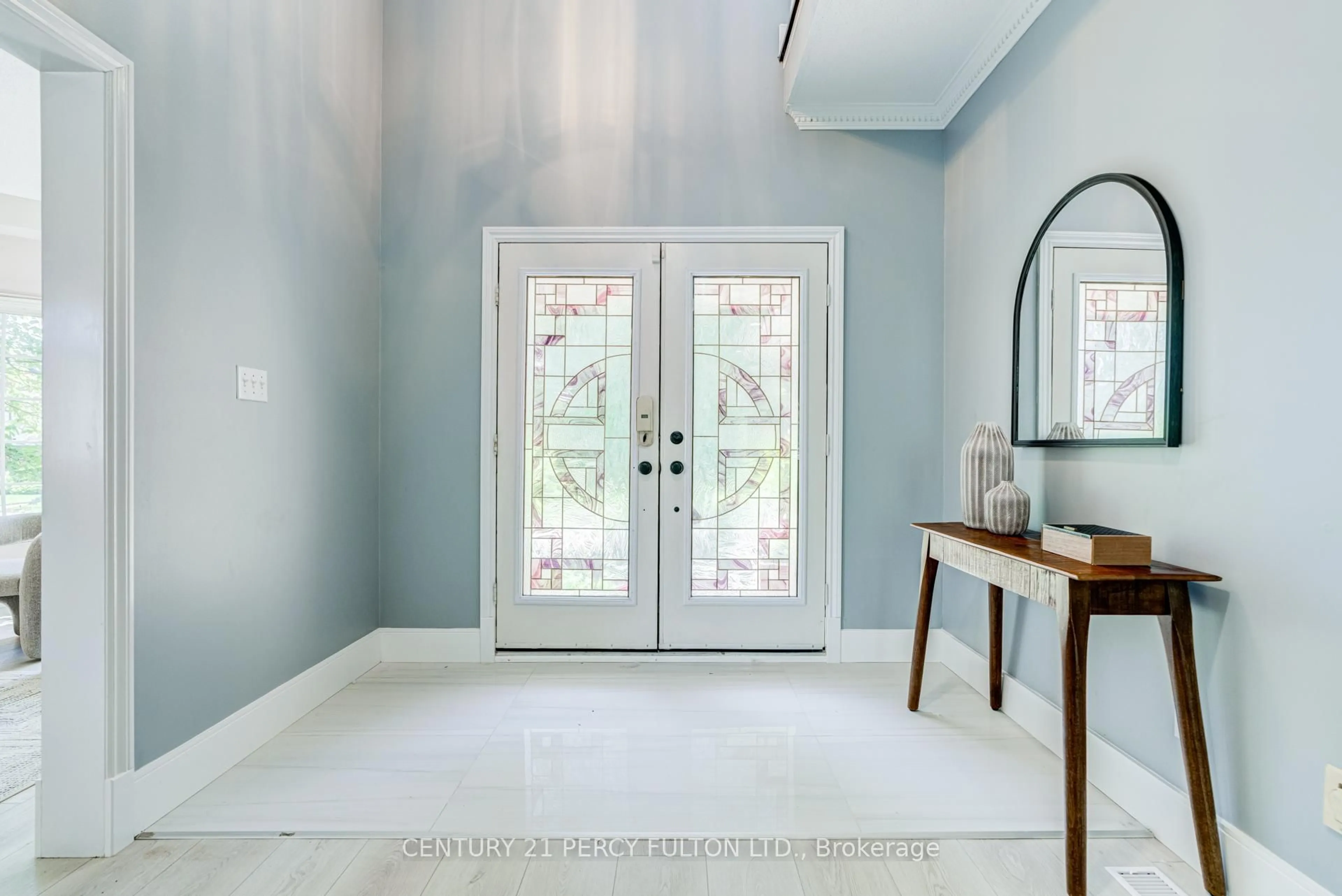 Indoor entryway for 898 Baylawn Dr, Pickering Ontario L1X 2N7