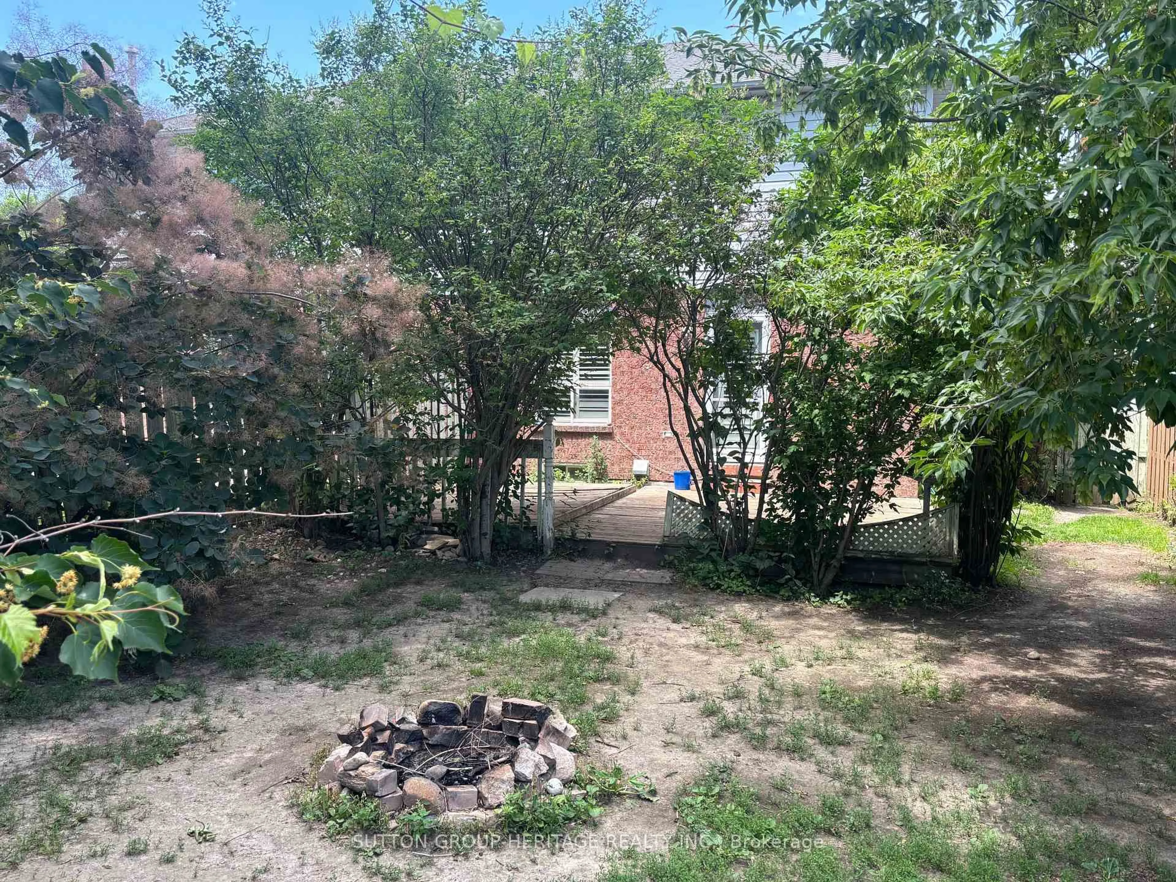 A pic from outside/outdoor area/front of a property/back of a property/a pic from drone, street for 449 Kingsfield Ave, Oshawa Ontario L1K 2L8
