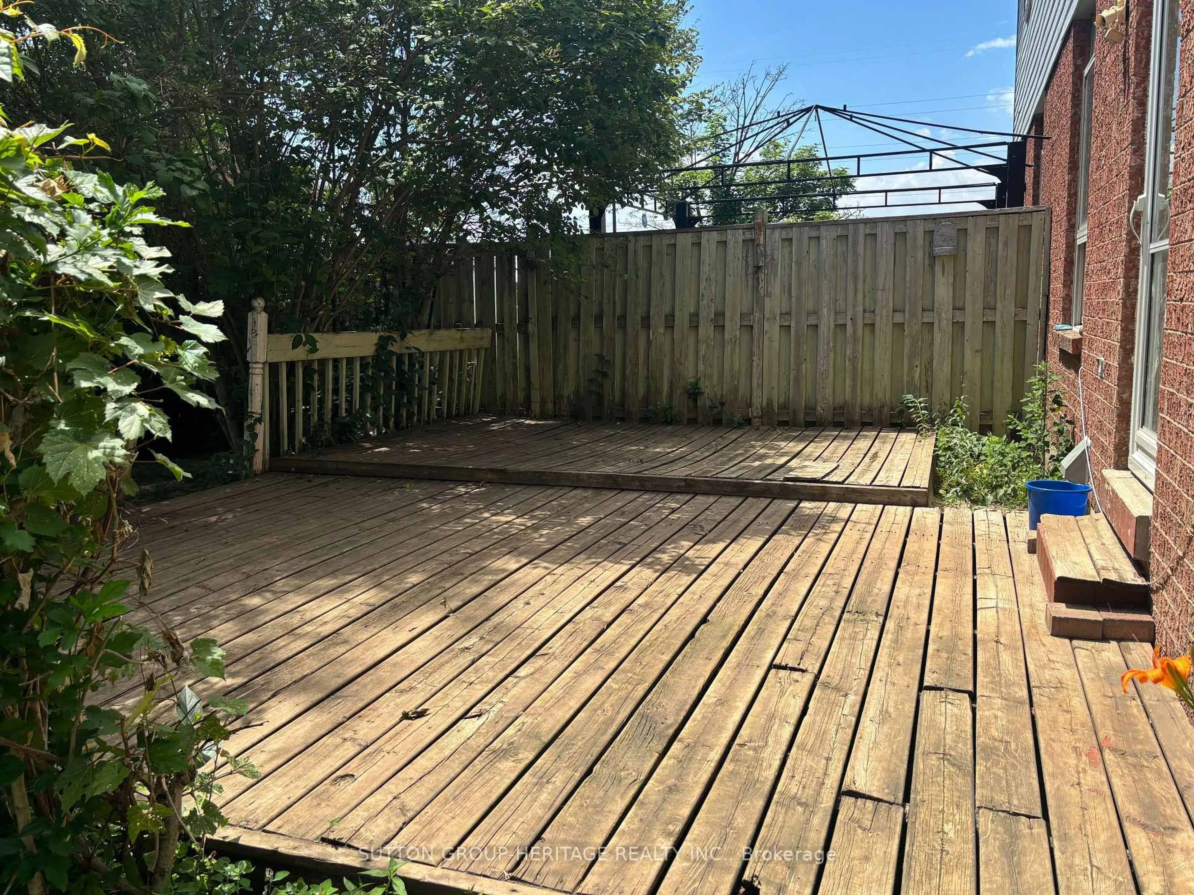 Patio, street for 449 Kingsfield Ave, Oshawa Ontario L1K 2L8