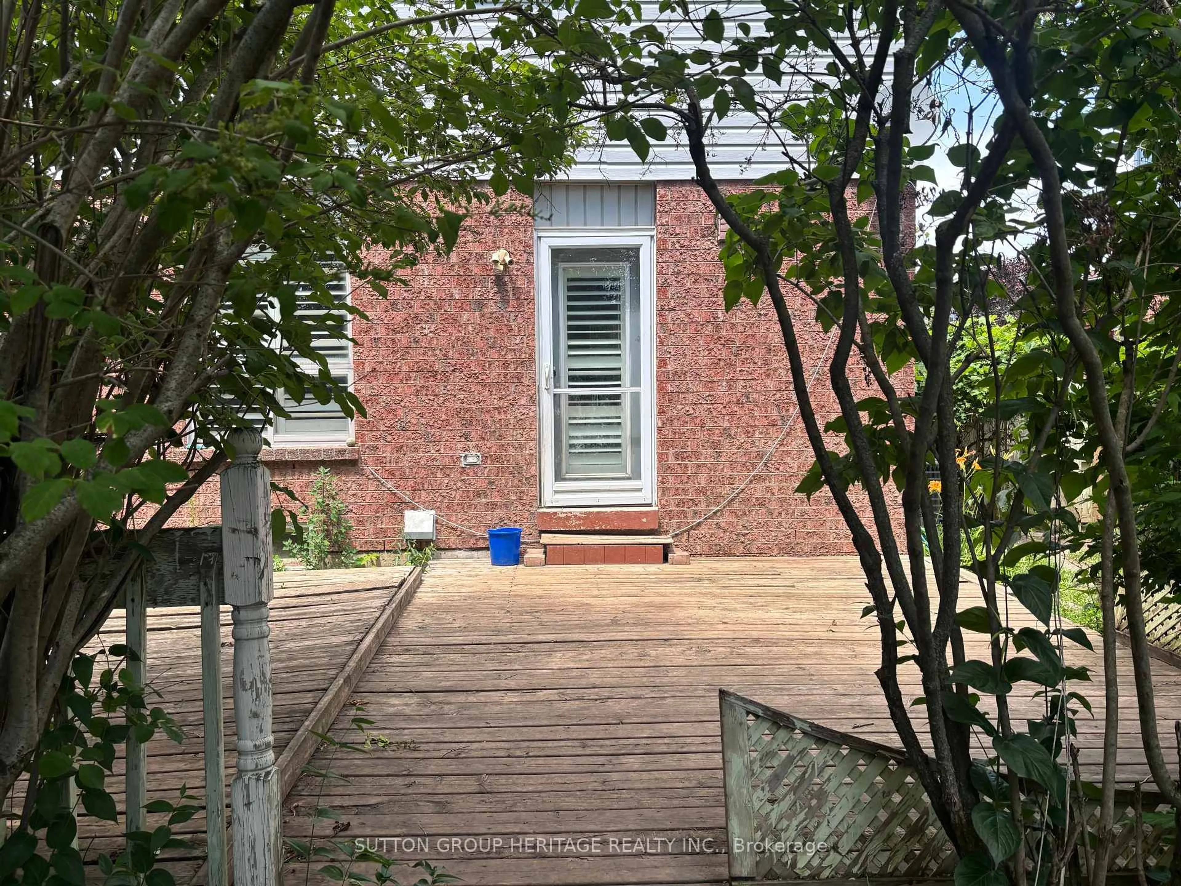 A pic from outside/outdoor area/front of a property/back of a property/a pic from drone, street for 449 Kingsfield Ave, Oshawa Ontario L1K 2L8