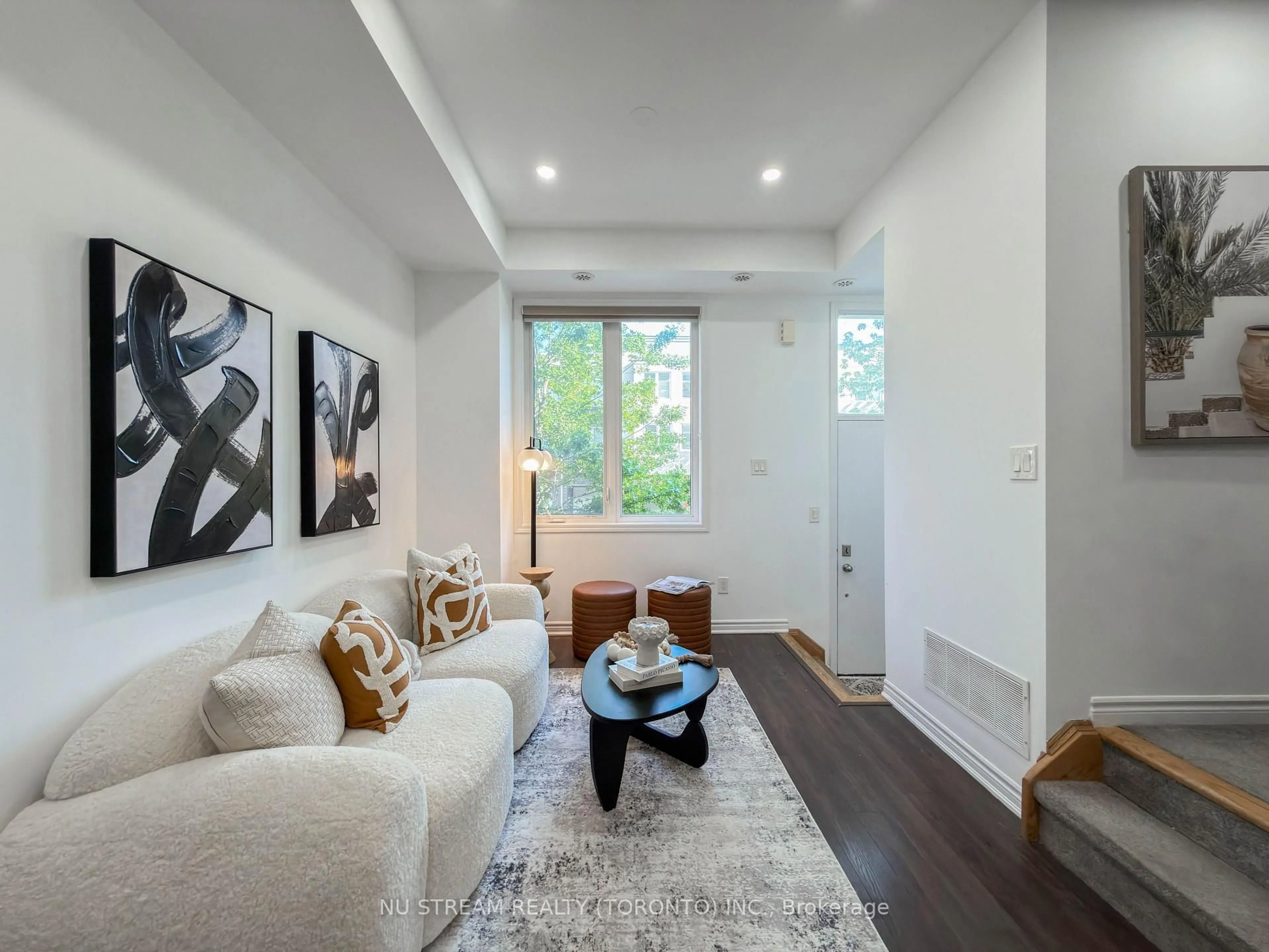 Living room with furniture, unknown for 15 Heron Park Pl #17, Toronto Ontario M1E 0B8