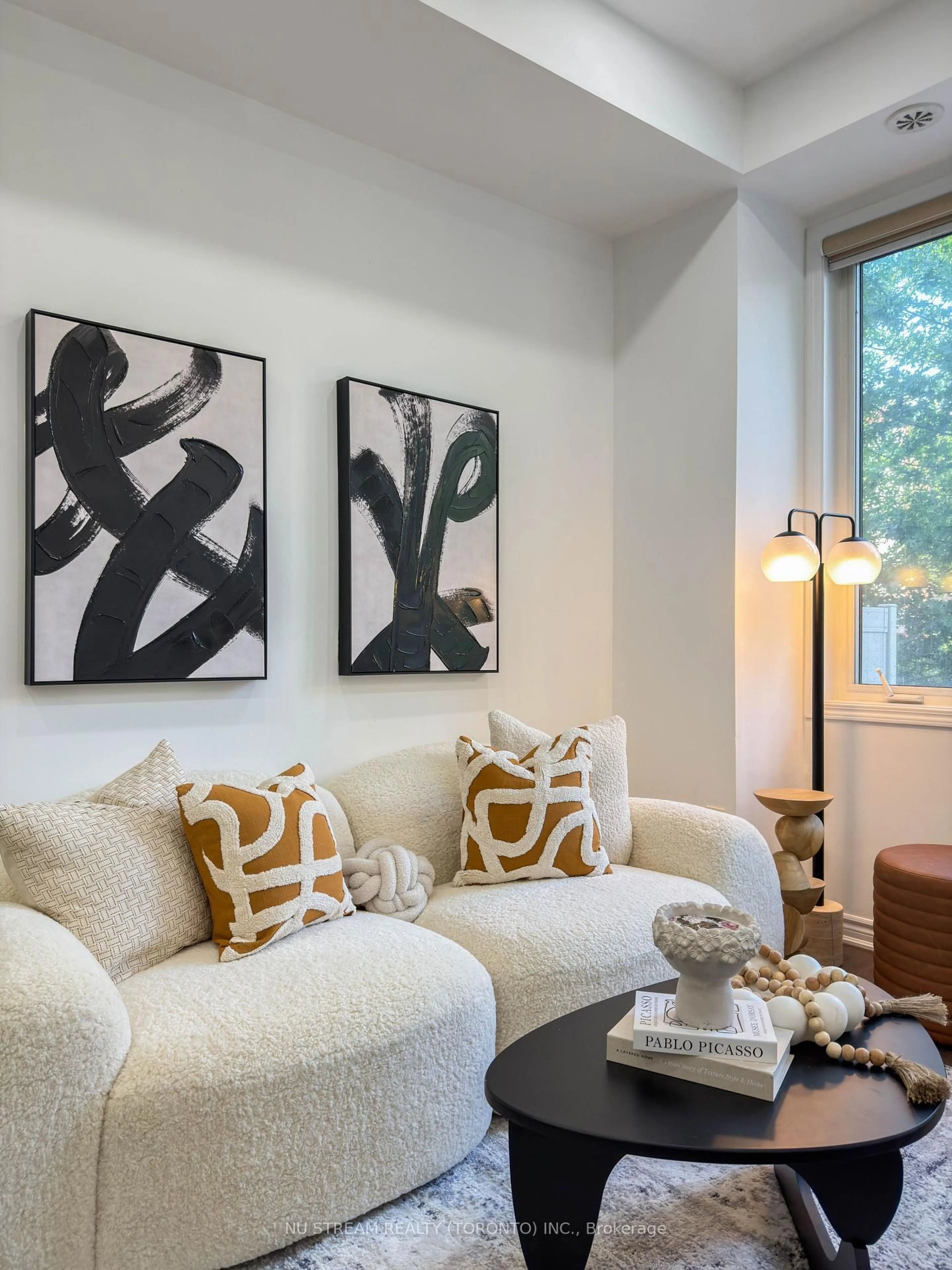 Living room with furniture, unknown for 15 Heron Park Pl #17, Toronto Ontario M1E 0B8