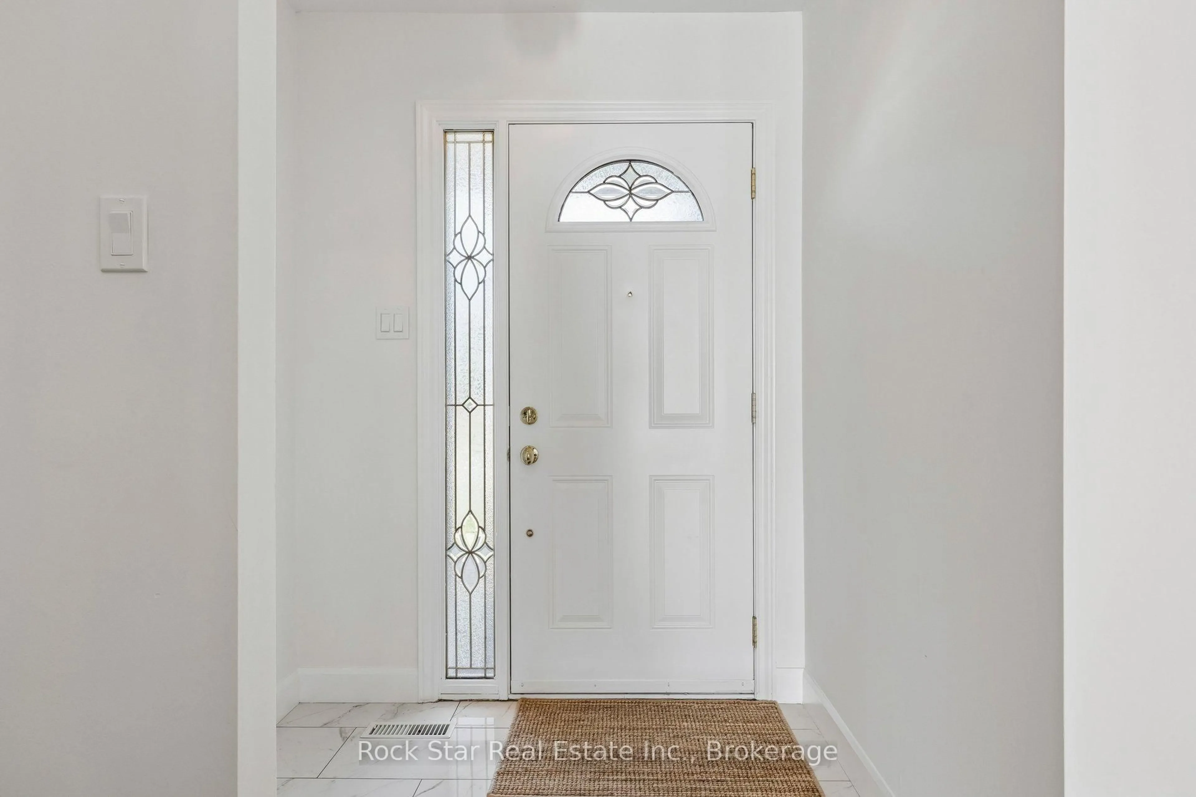Indoor entryway for 109 Nortonville Dr, Toronto Ontario M1T 2G9