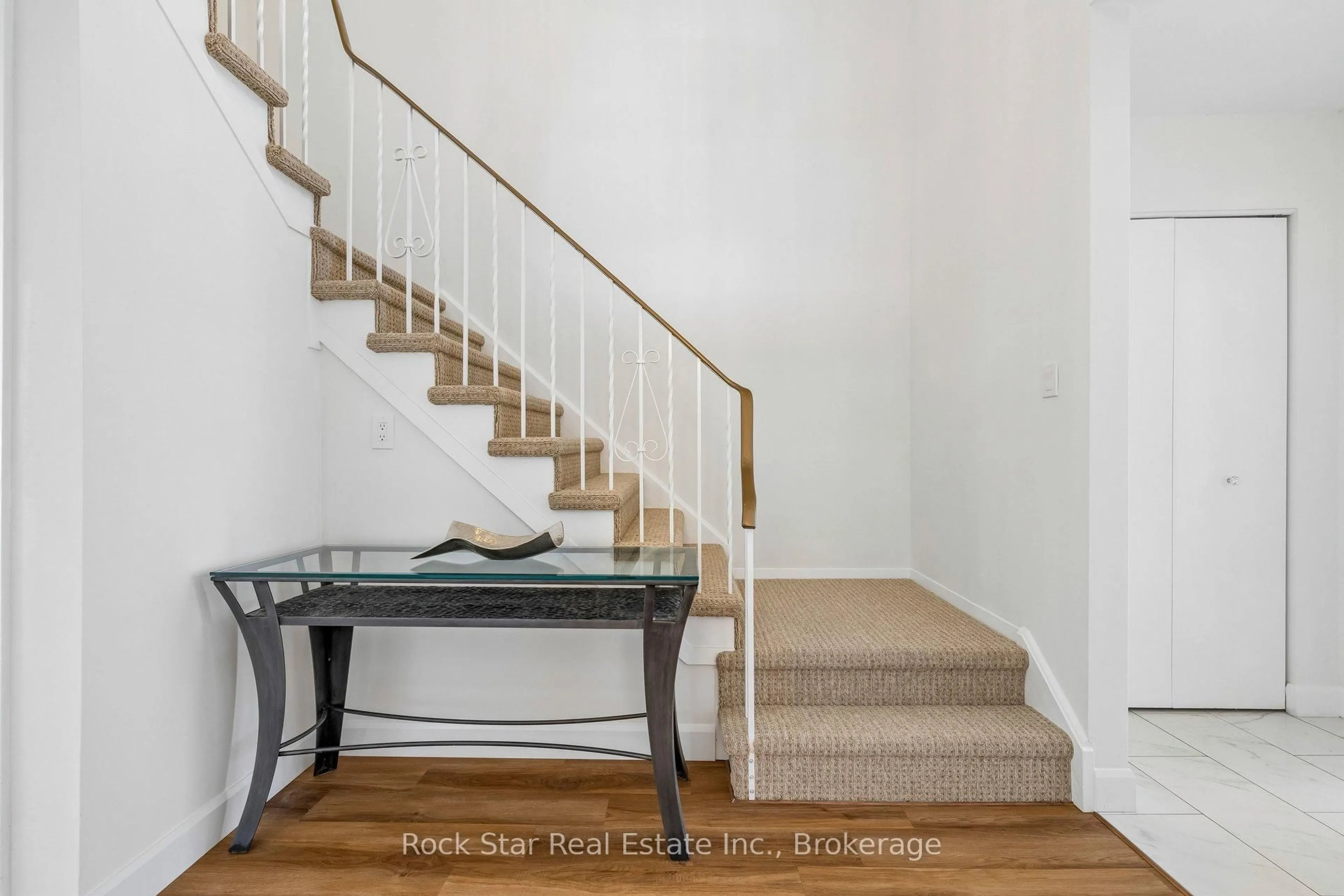 Stairs for 109 Nortonville Dr, Toronto Ontario M1T 2G9