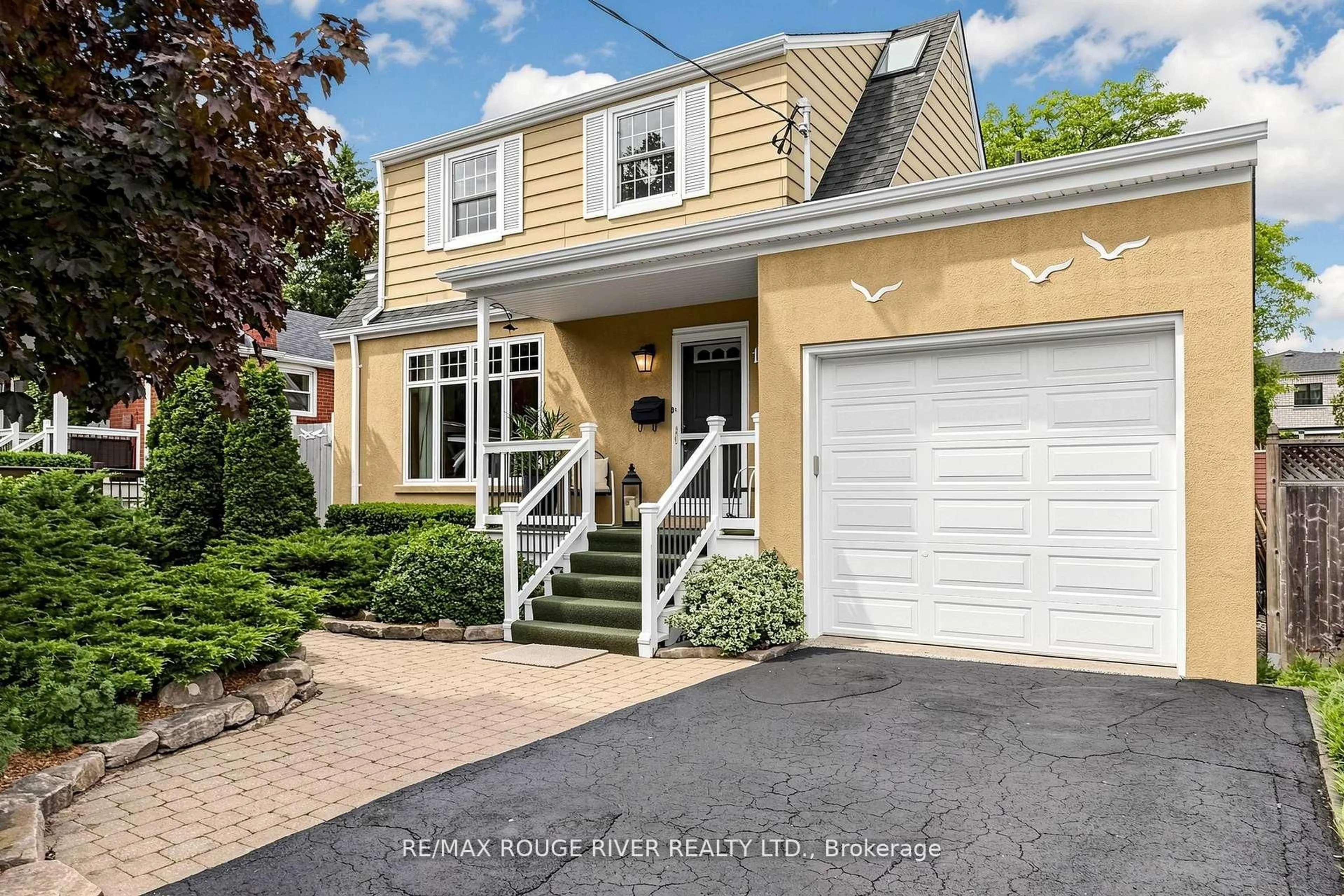 Home with vinyl exterior material, street for 149 Brooklawn Ave, Toronto Ontario M1M 2P8