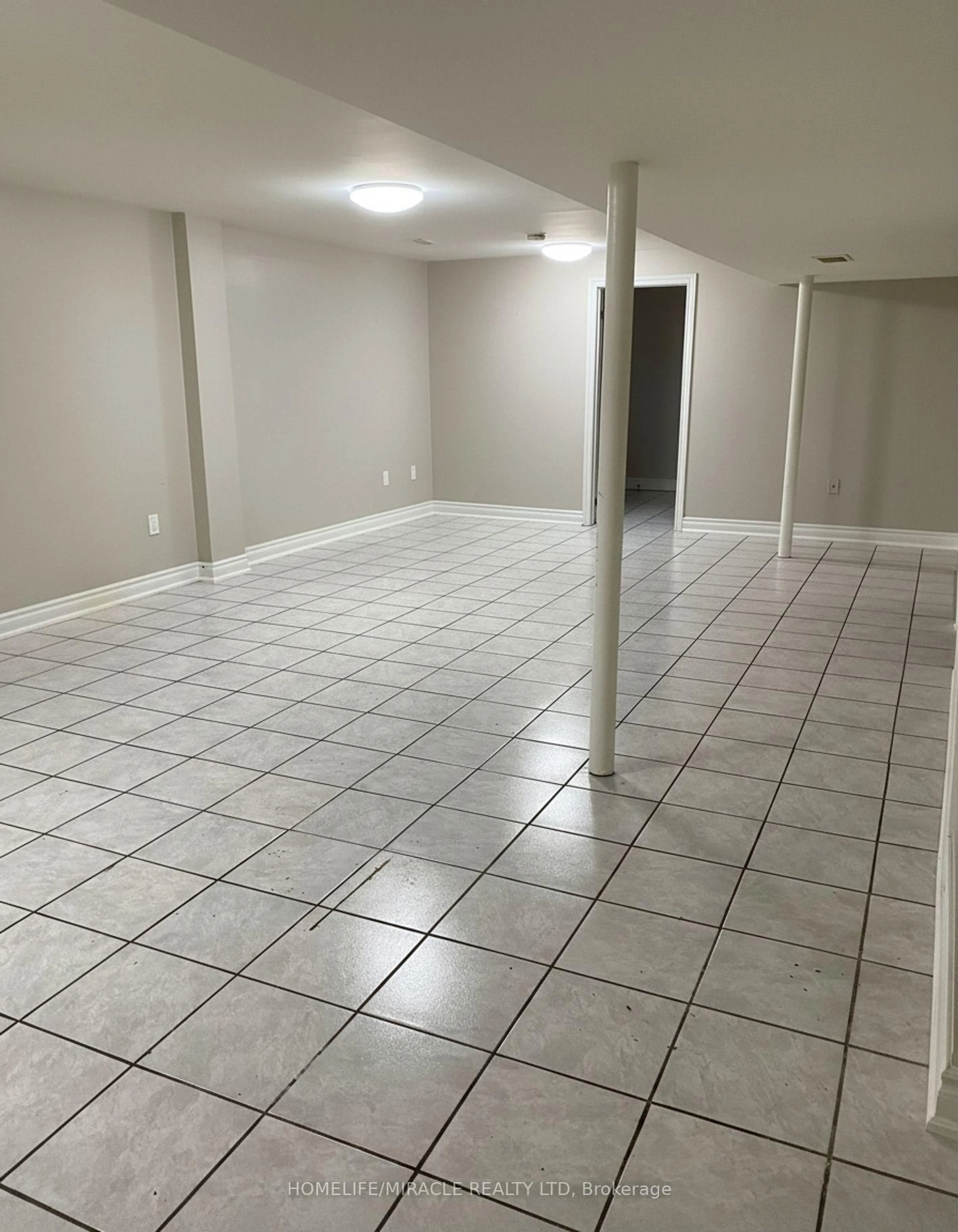 A pic of a room for 2 Edinborough Lane, Clarington Ontario L1E 1E8