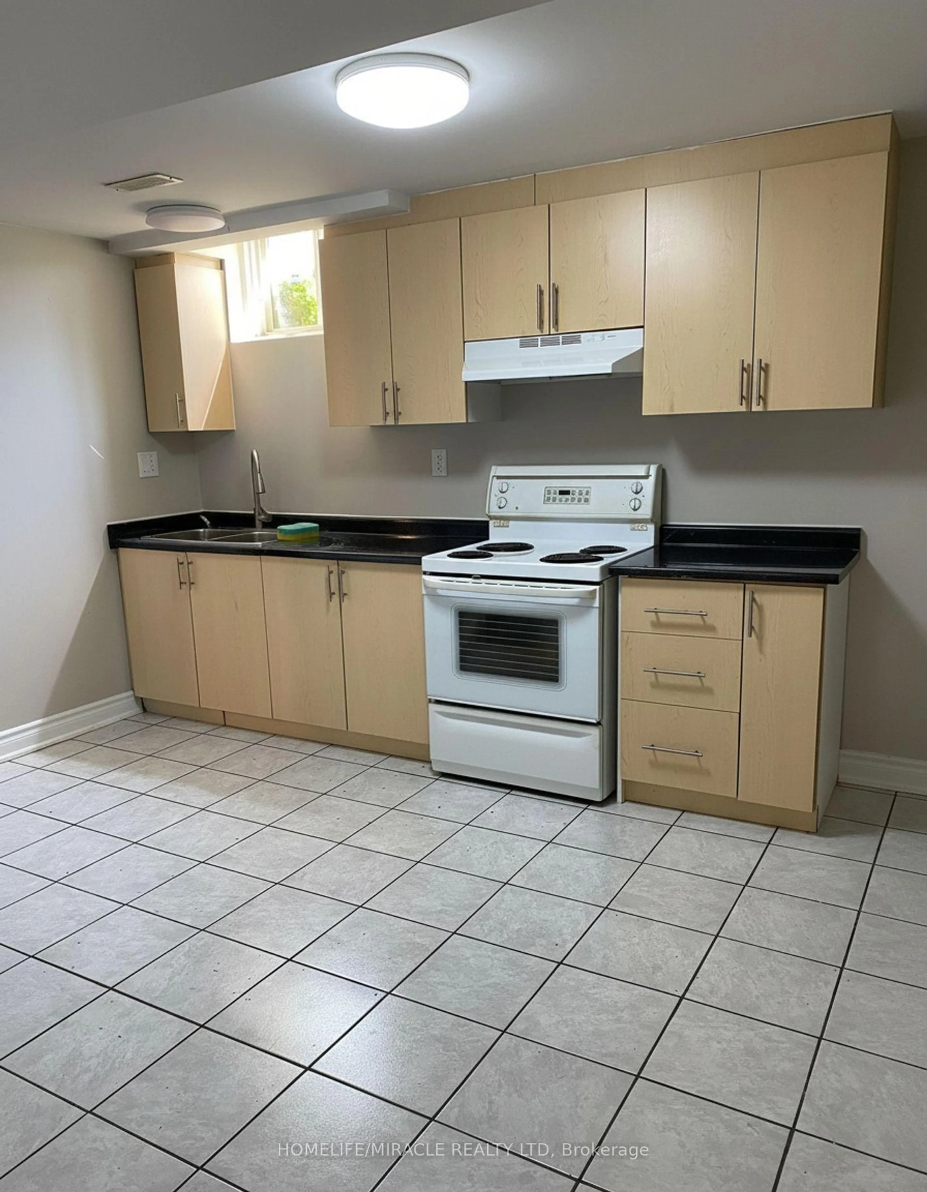 Standard kitchen, unknown for 2 Edinborough Lane, Clarington Ontario L1E 1E8