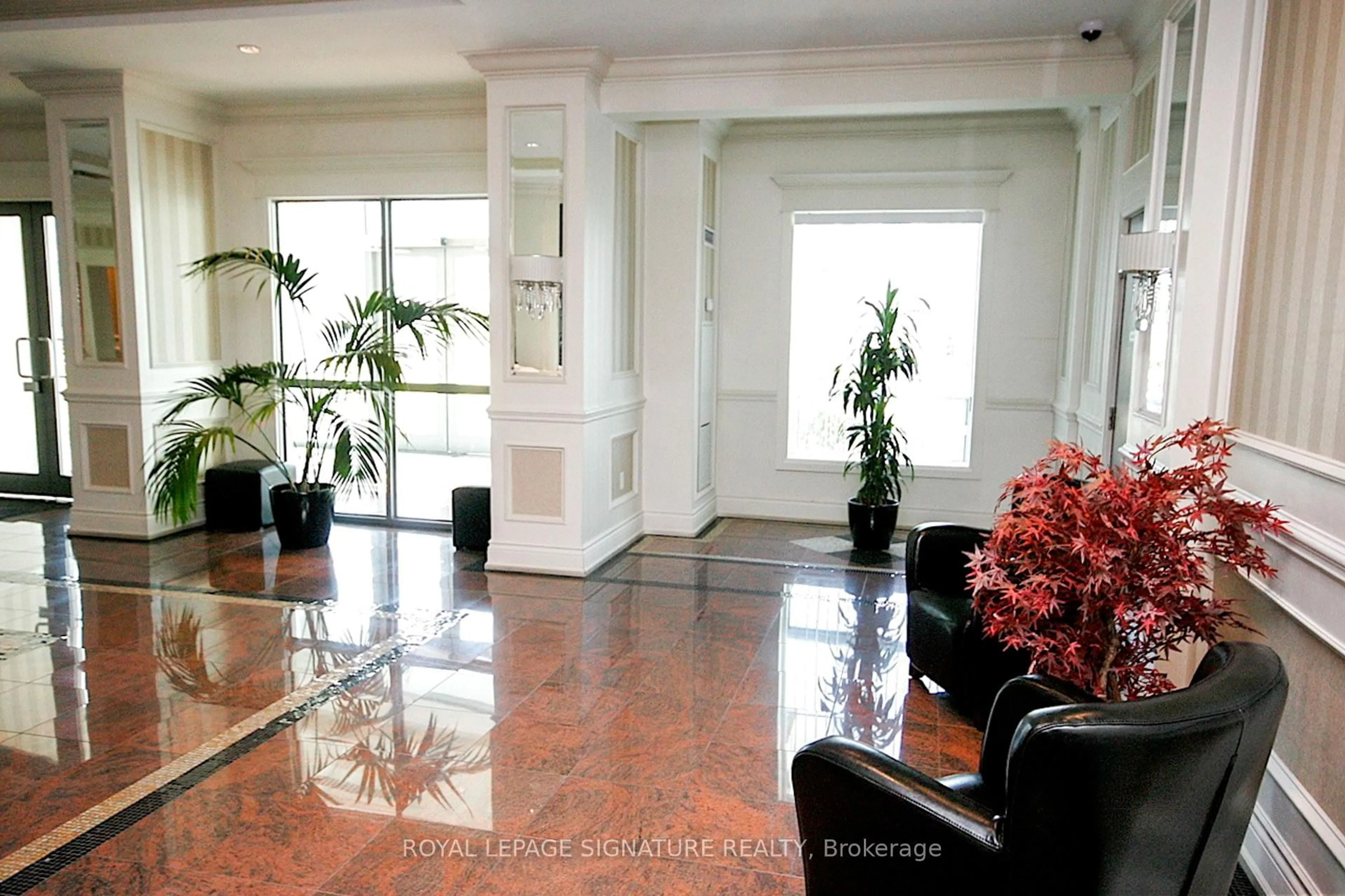 Indoor foyer for 8 Rosebank Dr #3M, Toronto Ontario M1B 5Z3