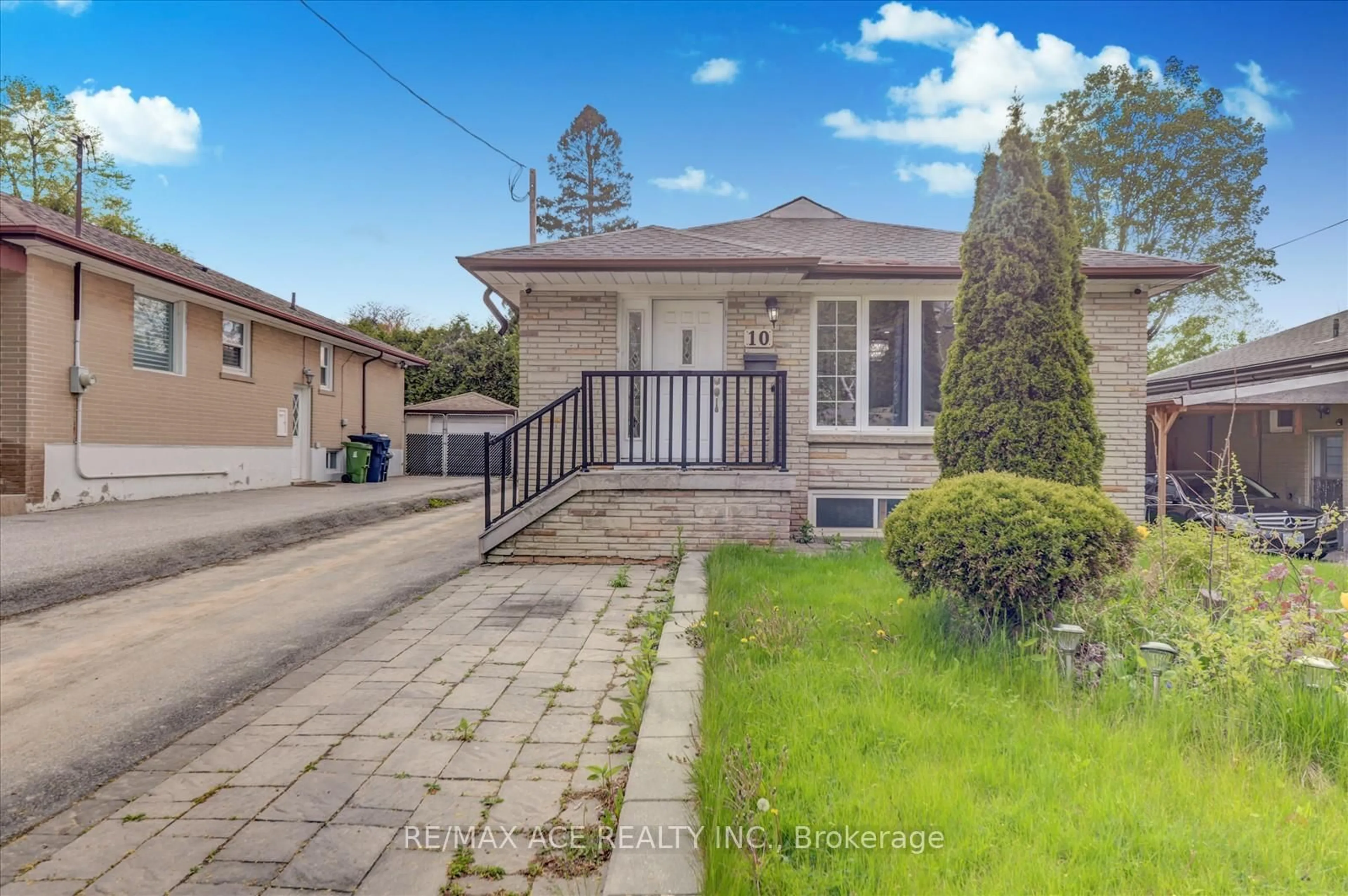 A pic from outside/outdoor area/front of a property/back of a property/a pic from drone, street for 10 Blakemanor Blvd, Toronto Ontario M1J 2W4