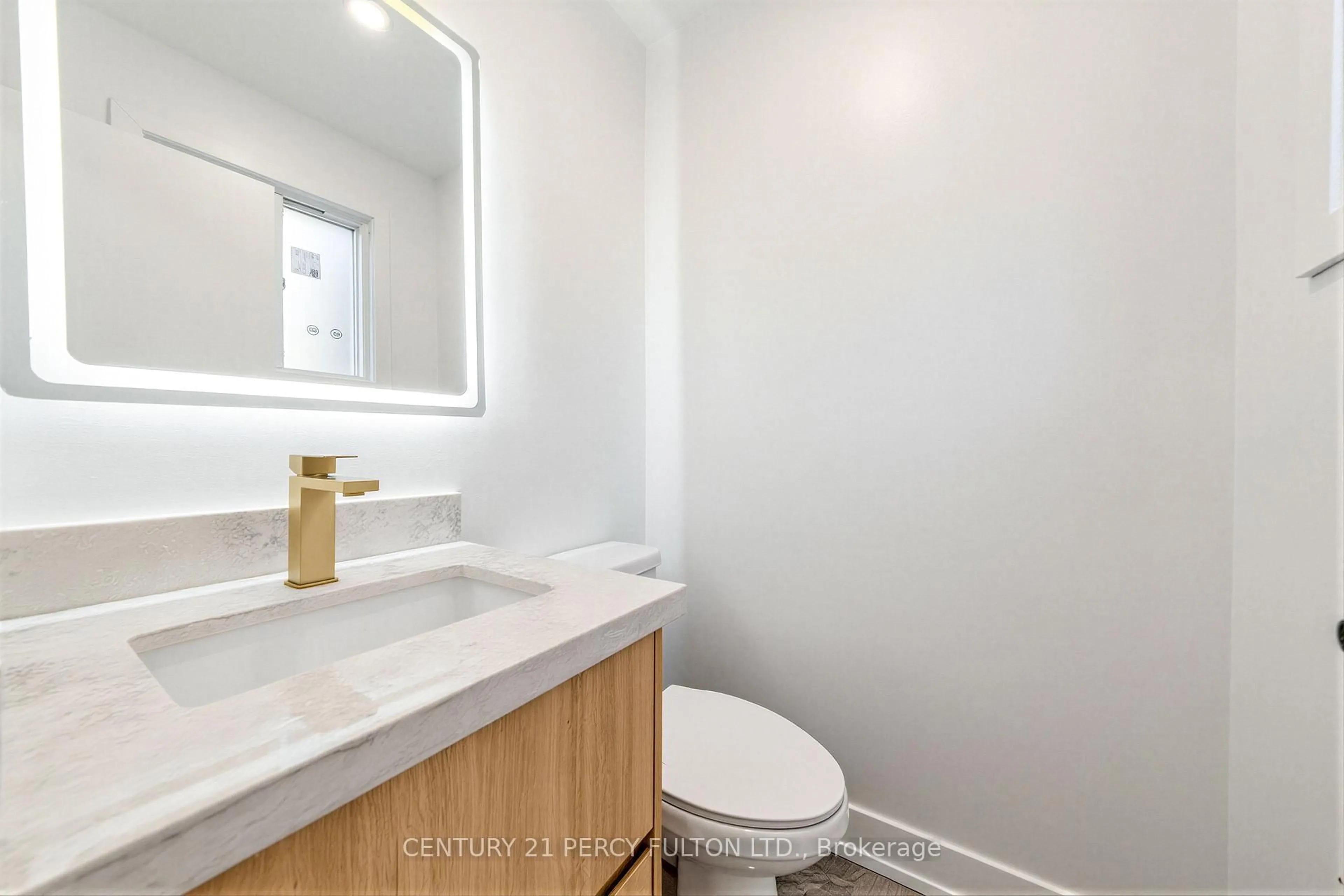 Standard bathroom, unknown for 1611 Geta Circ, Pickering Ontario L1V 3B5