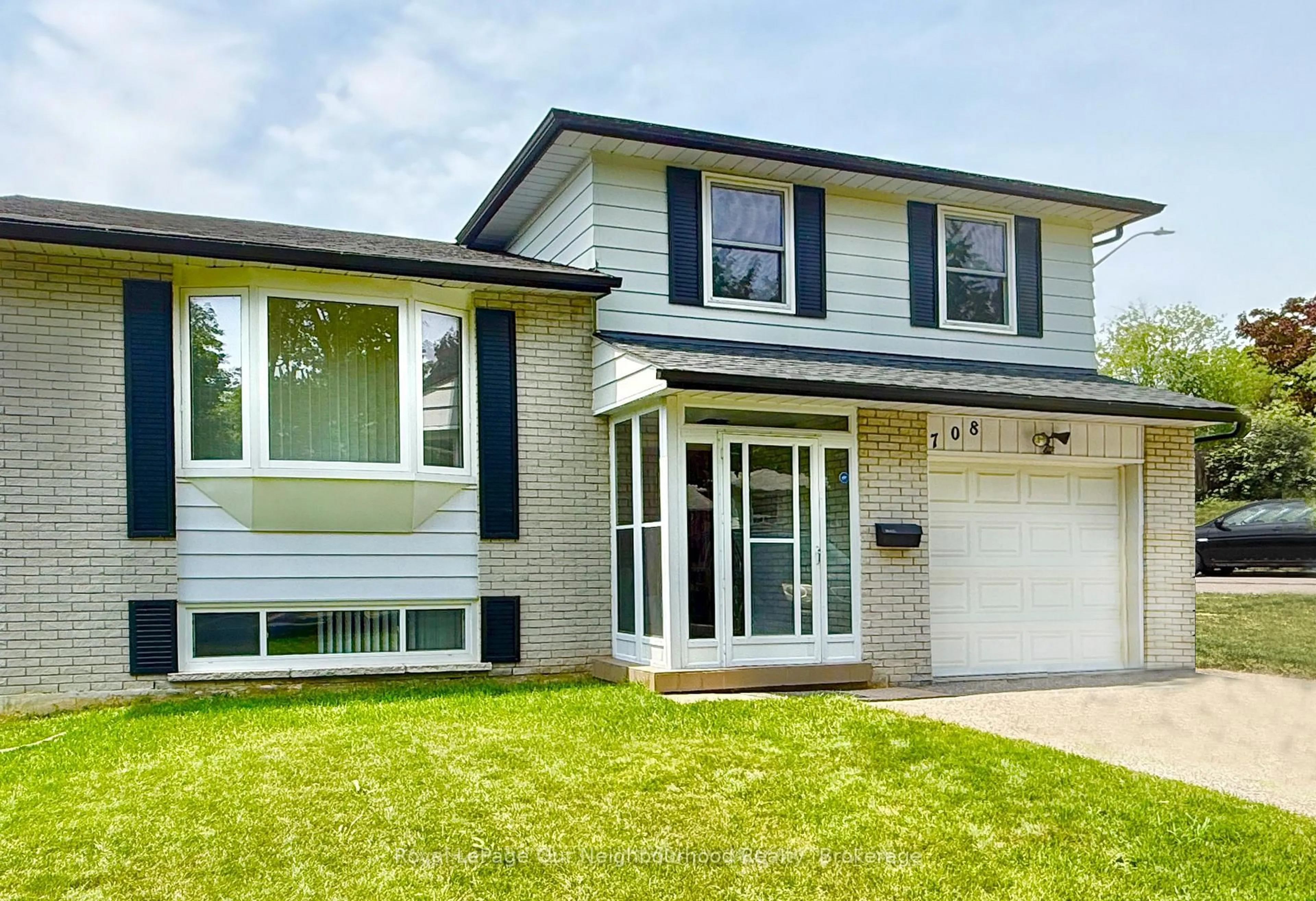 Home with vinyl exterior material, street for 708 Waverly St, Oshawa Ontario L1J 6C3