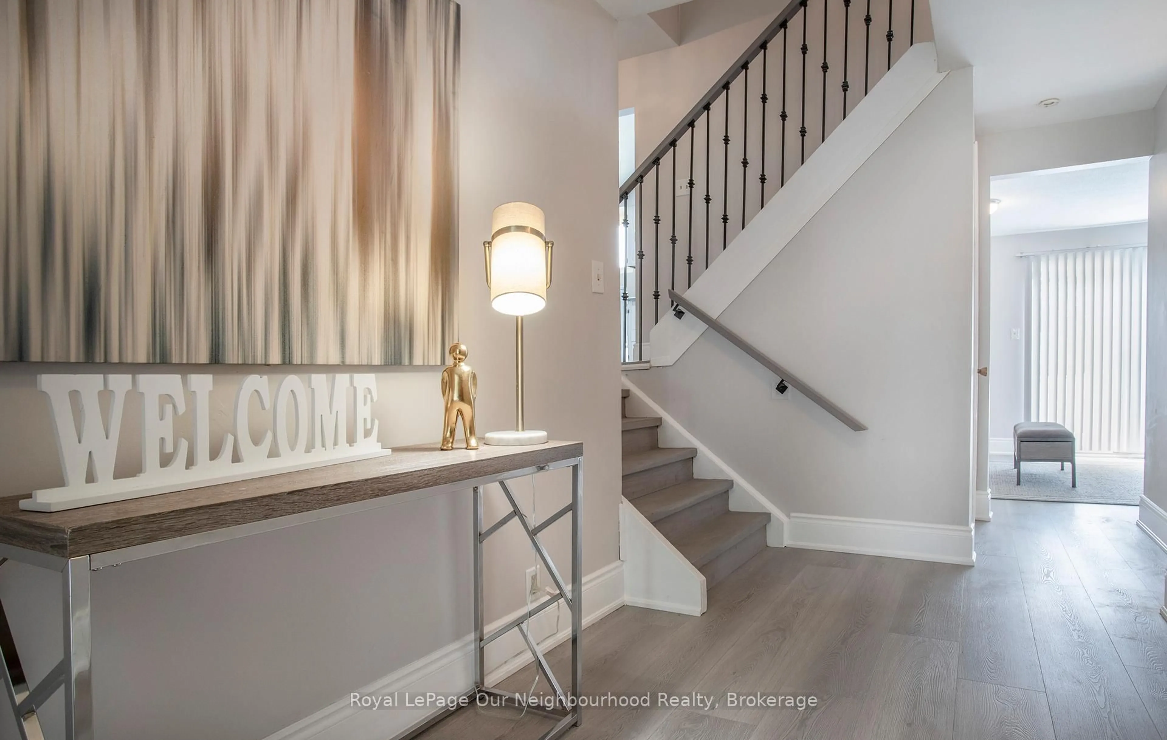 Indoor entryway for 708 Waverly St, Oshawa Ontario L1J 6C3