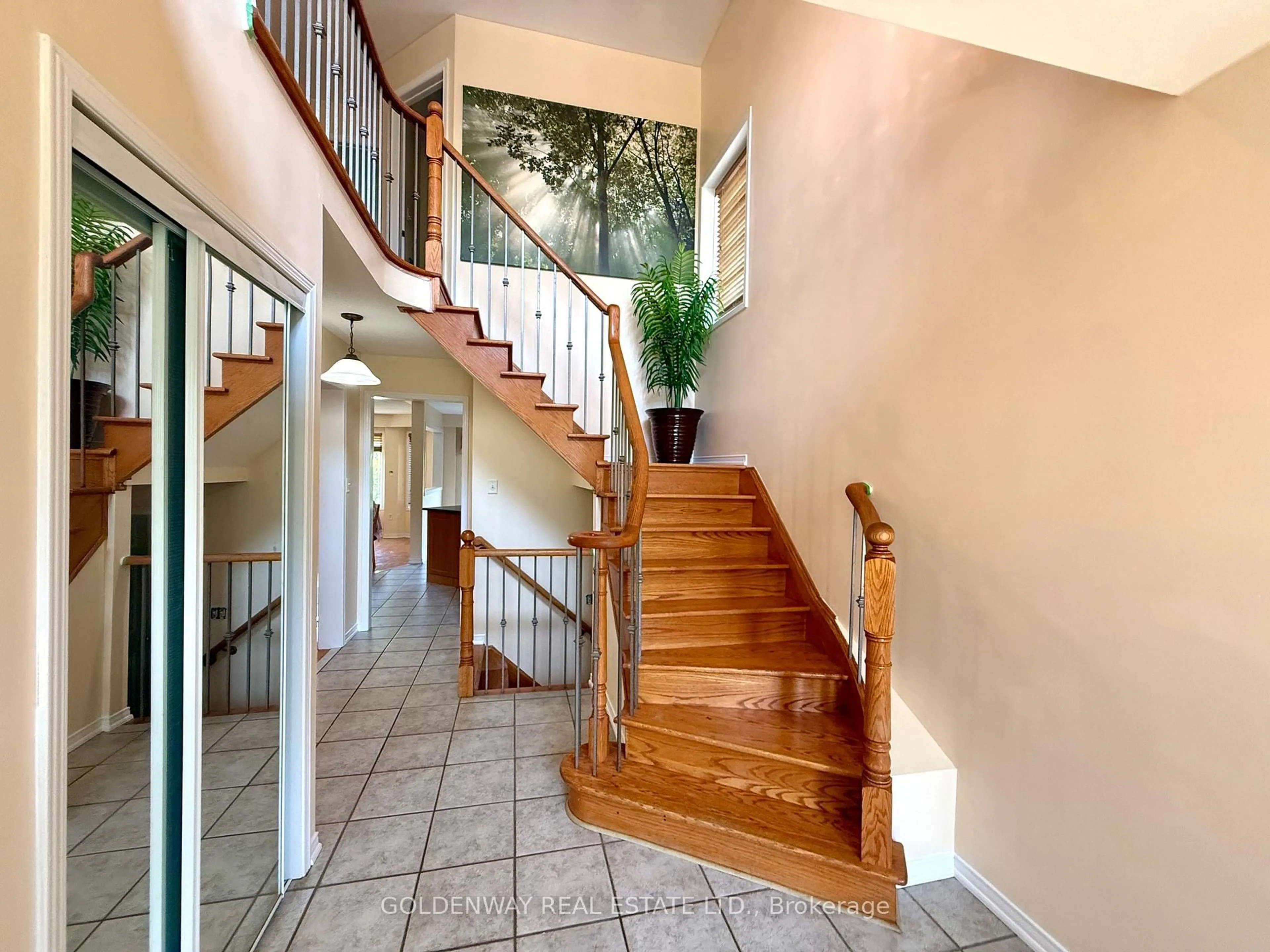 Indoor foyer for 20 Green Ash Terr, Toronto Ontario M1E 5J3