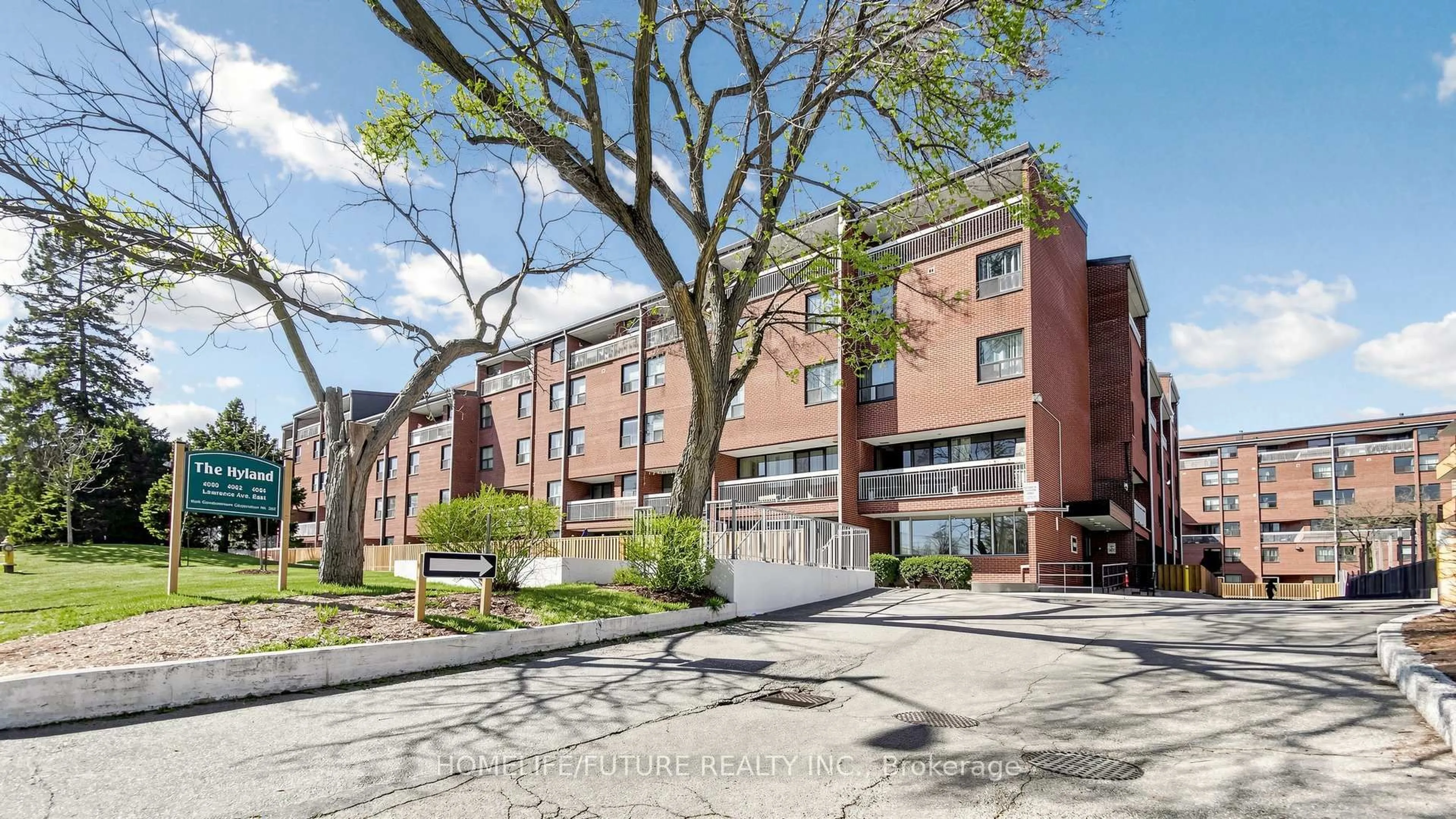 Patio, street for 4060 Lawrence Ave #204, Toronto Ontario M1E 4V4