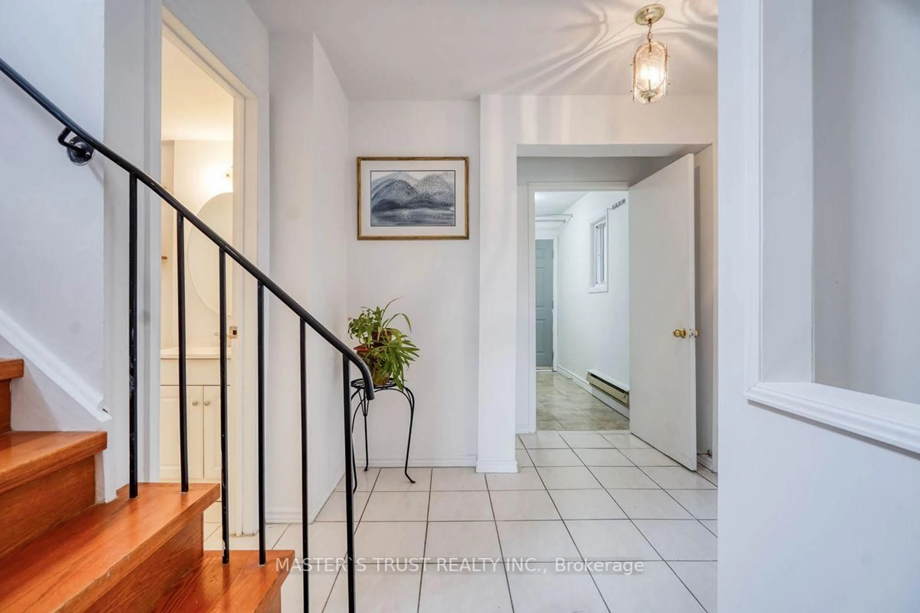 Indoor foyer for 162 Fundy Bay Blvd, Toronto Ontario M1W 3G1