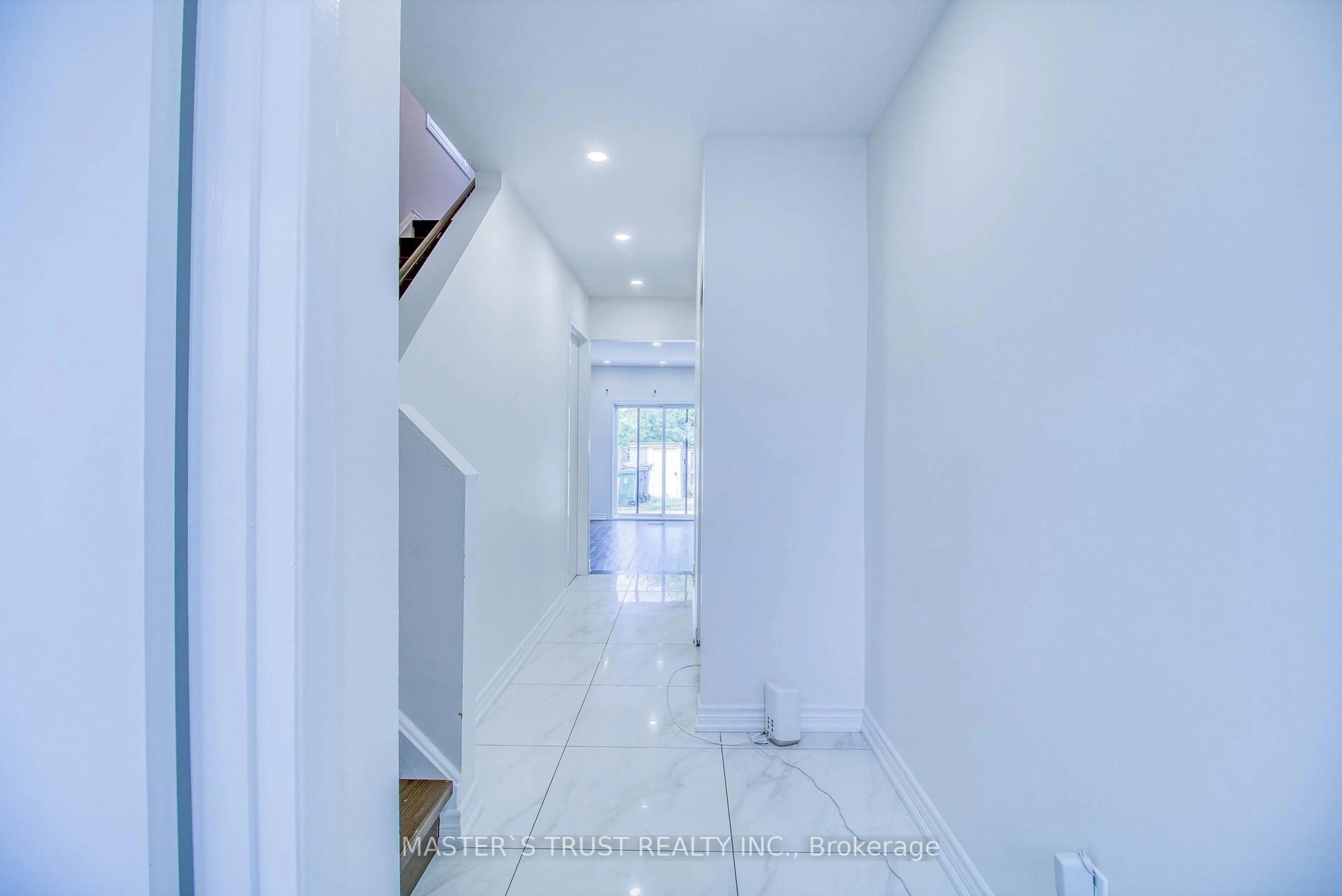 Indoor foyer for 24 Fundy Bay Blvd ##38, Toronto Ontario M1W 3A4