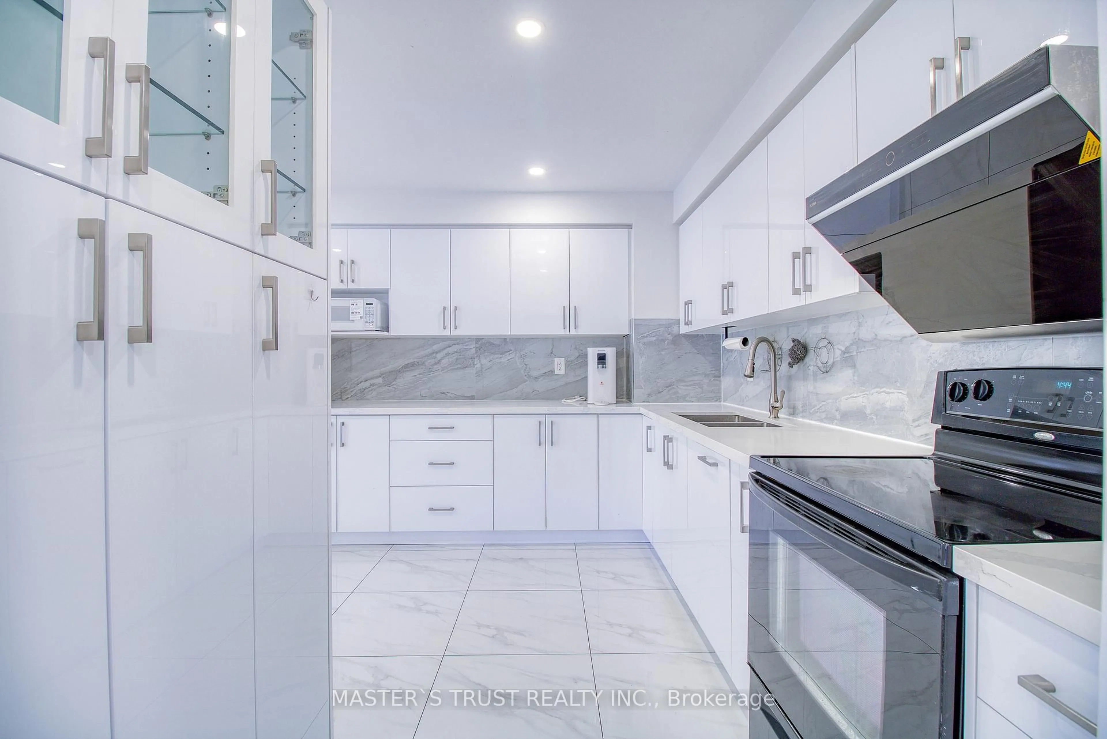 Standard kitchen, ceramic/tile floor for 24 Fundy Bay Blvd ##38, Toronto Ontario M1W 3A4