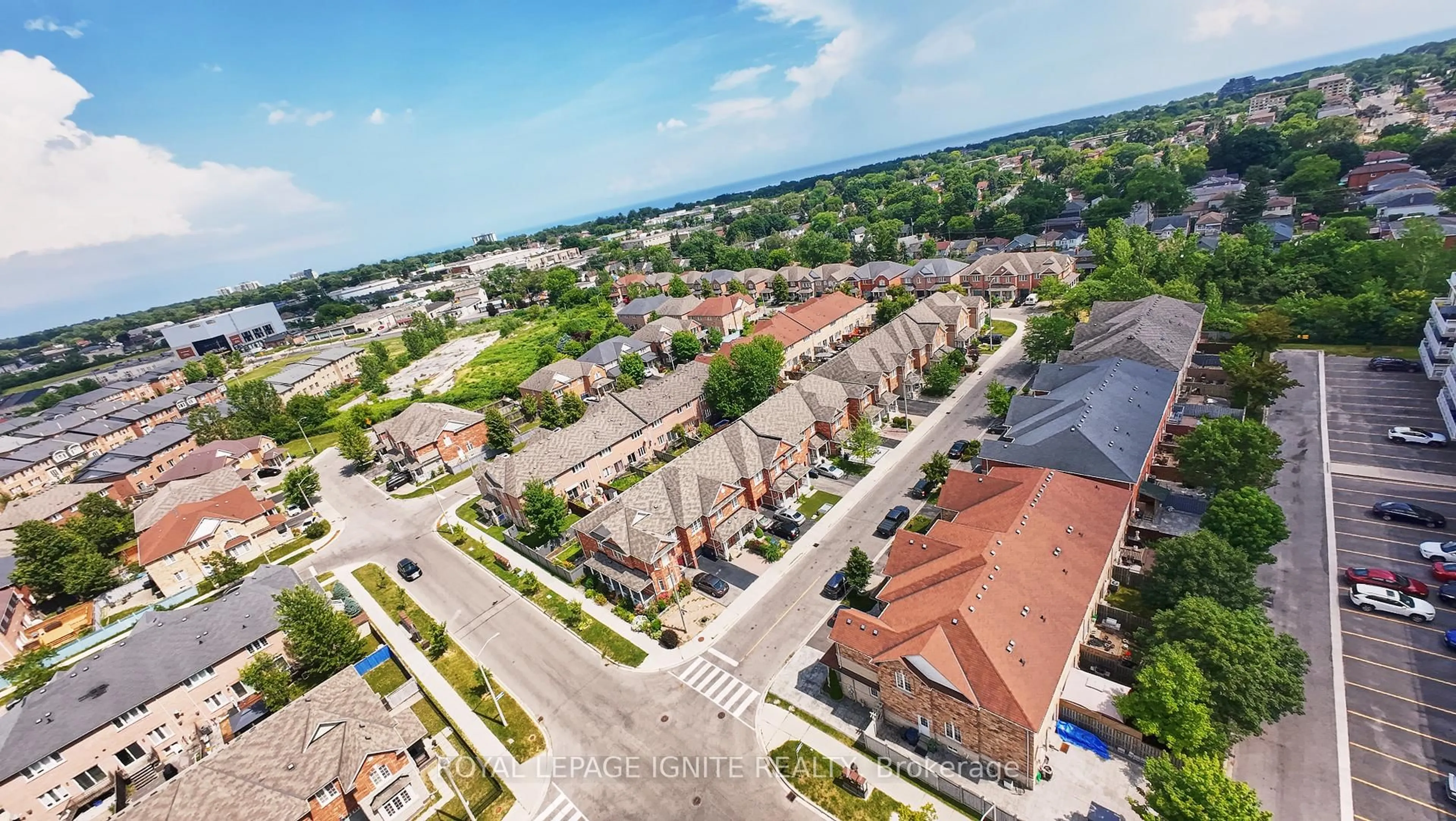 A pic from outside/outdoor area/front of a property/back of a property/a pic from drone, city buildings view from balcony for 95 Dairy Dr, Toronto Ontario M1L 0E9