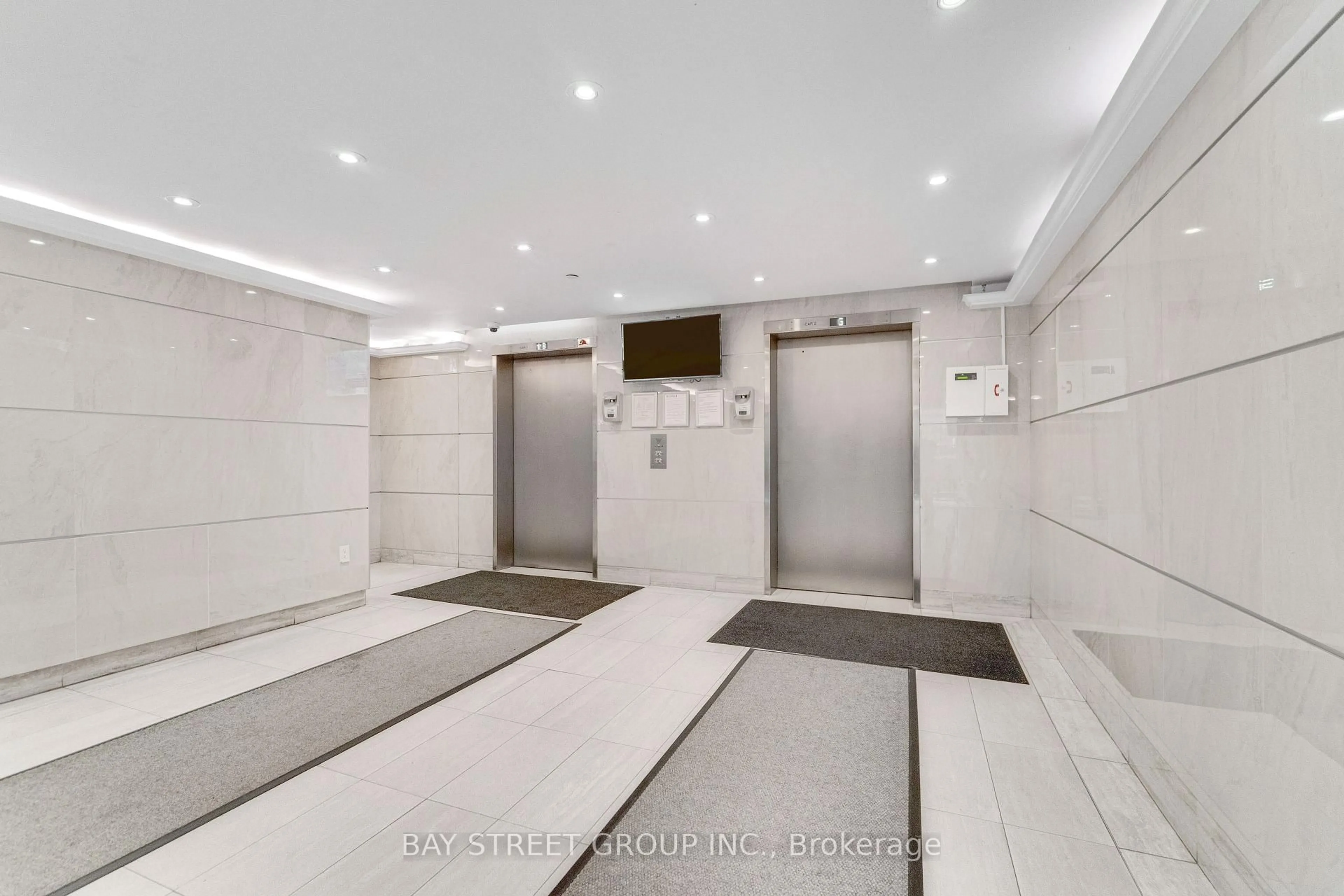 Unknown for 10 Stonehill Crt #1207, Toronto Ontario M1W 2X8