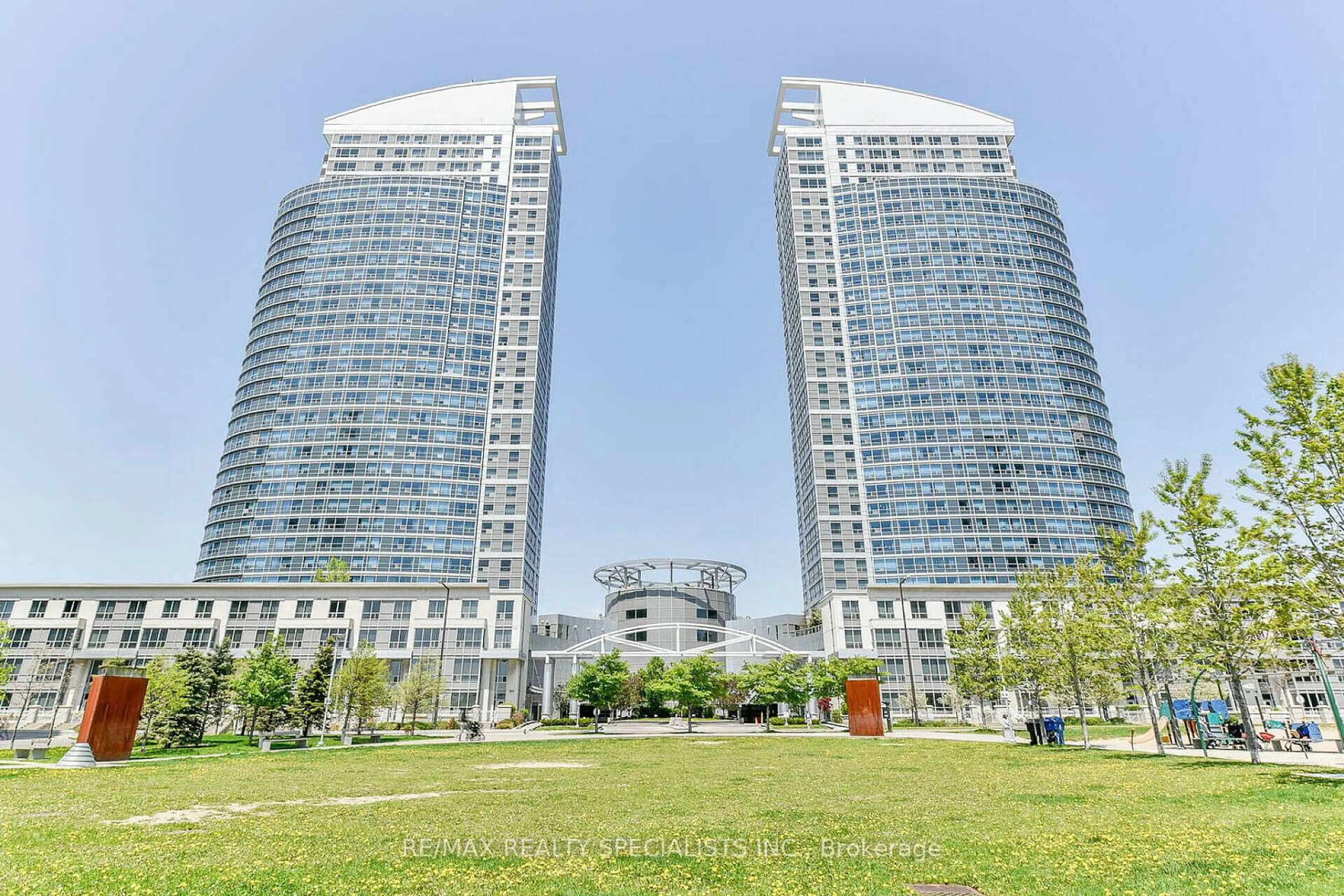 Unknown for 38 Lee Centre Dr #2803, Toronto Ontario M1H 3J7