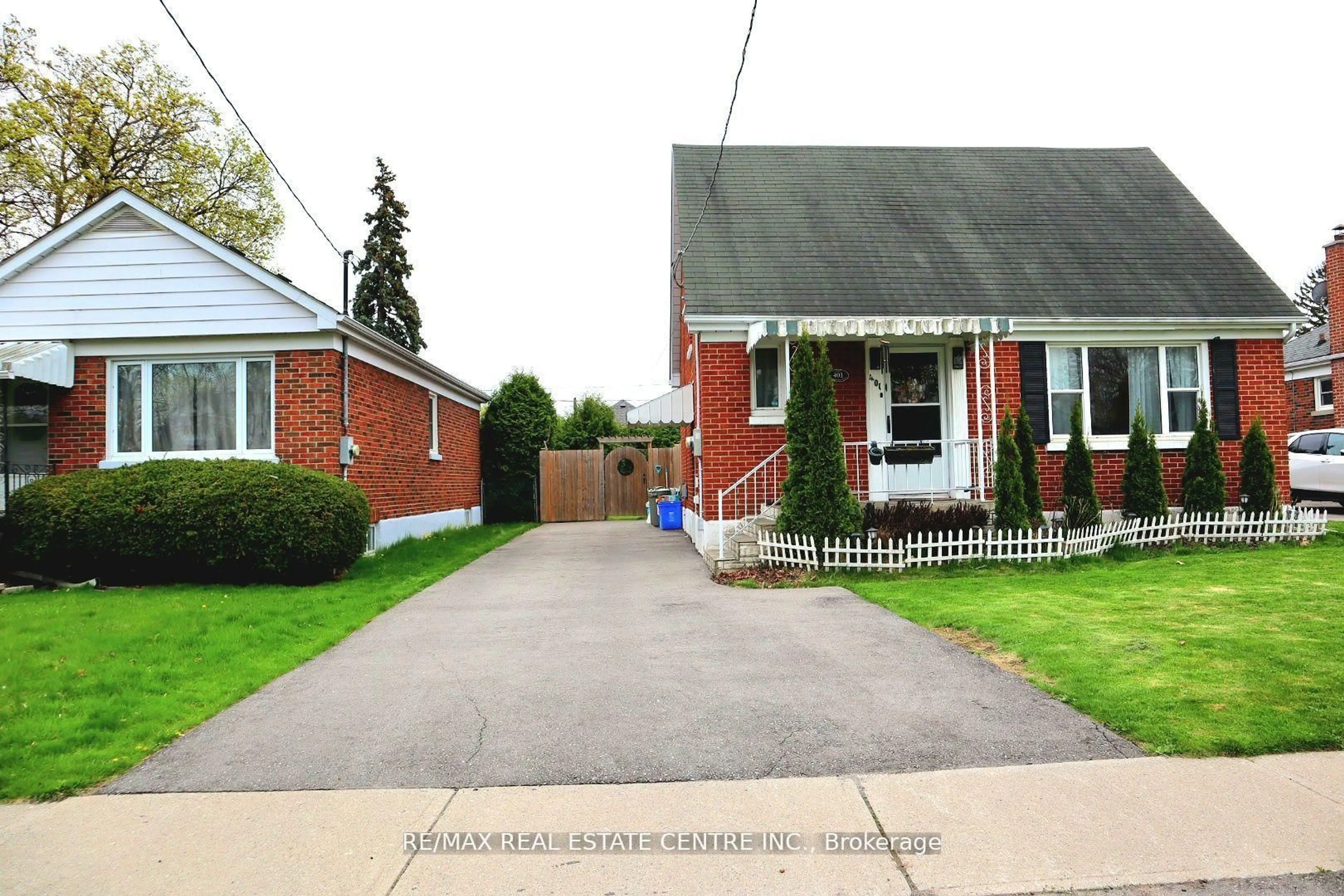 Home with brick exterior material, street for 401 Elgin St, Oshawa Ontario L1G 1V1